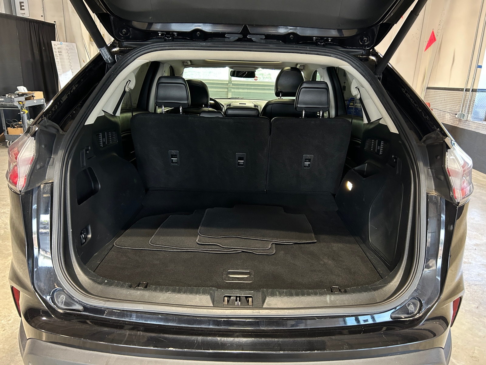 Thumbnail: 2019 Ford Edge - 6