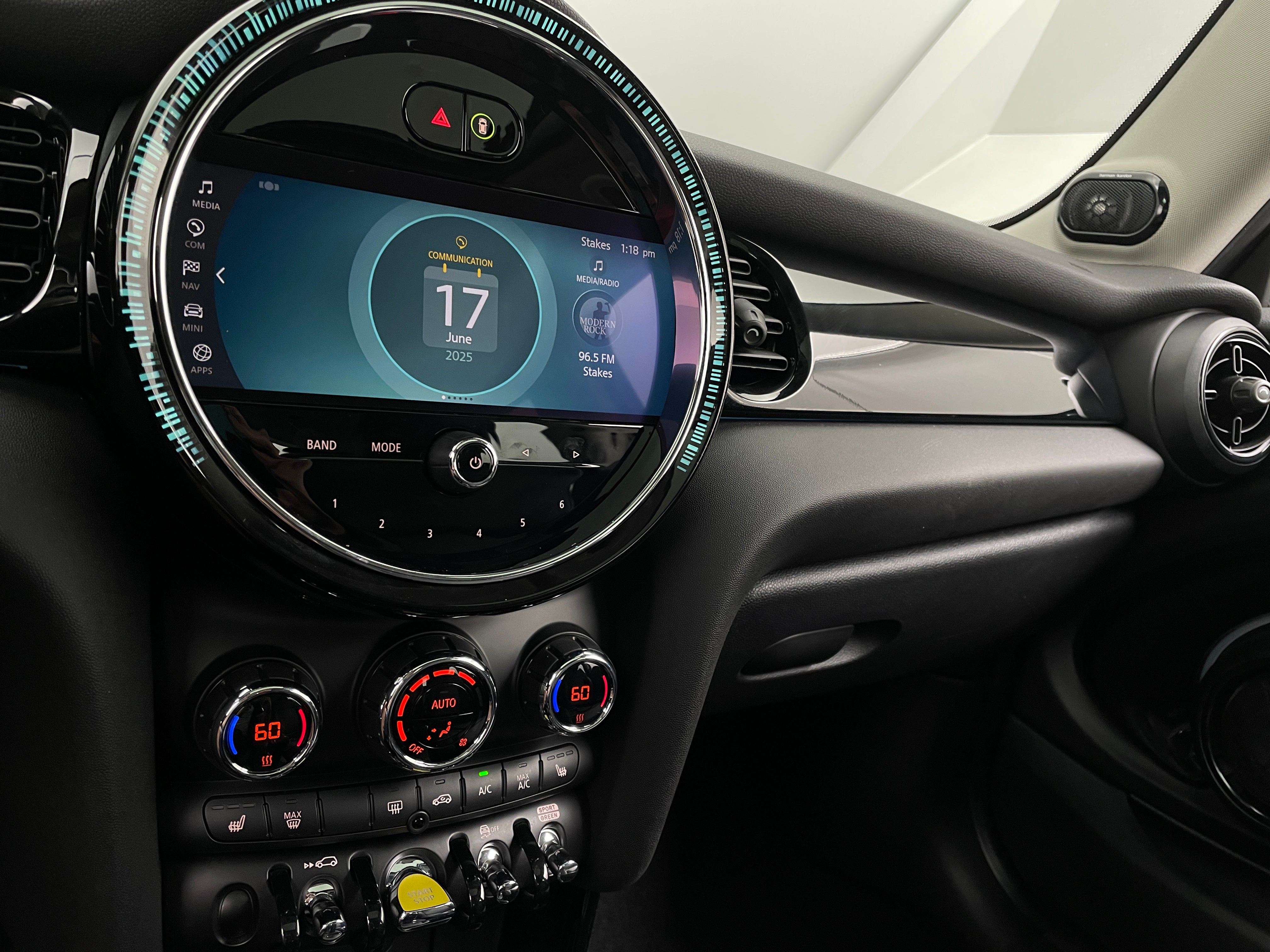 2024 MINI Cooper Hardtop SE 3