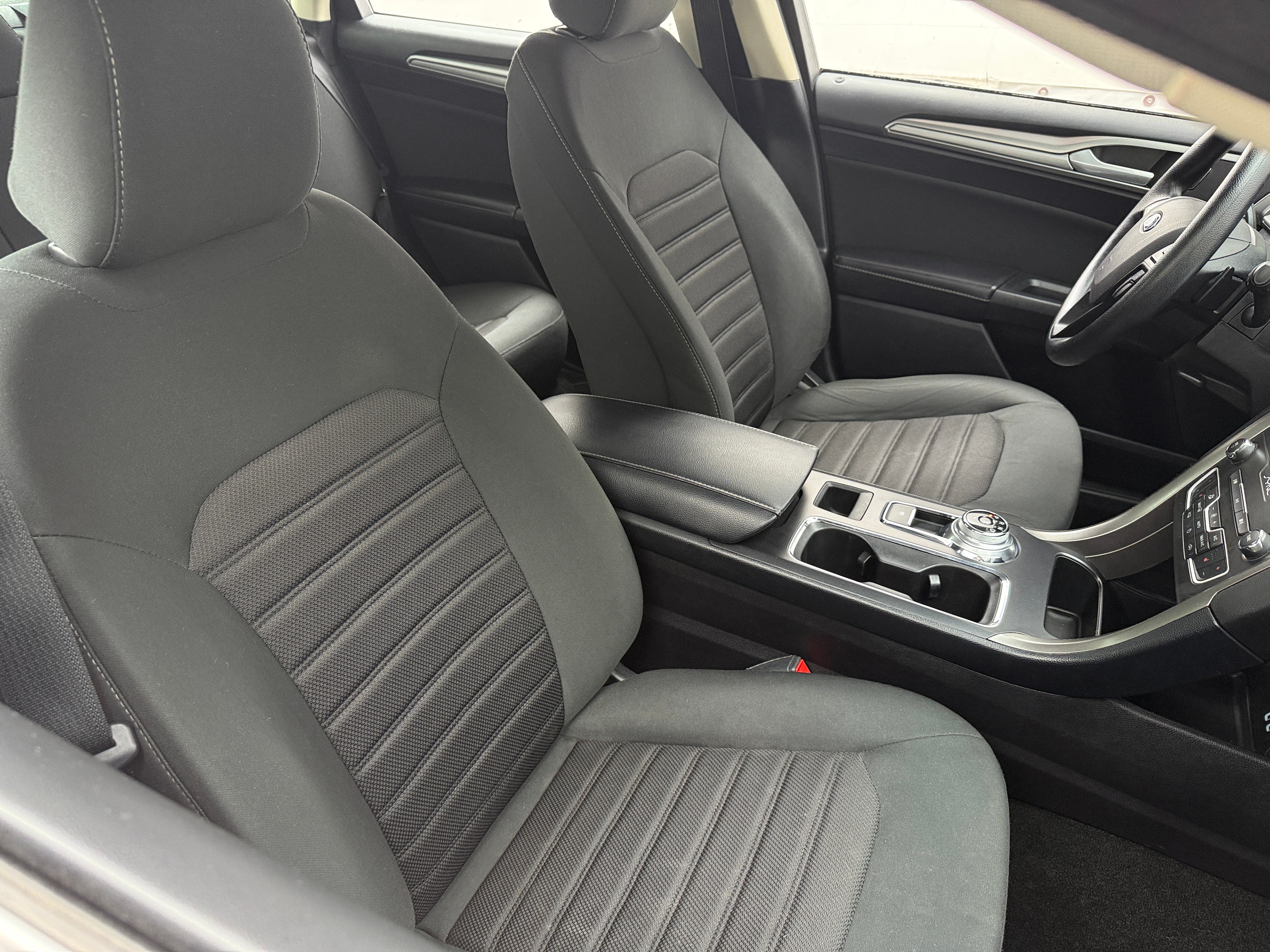 2020 Ford Fusion SE 2