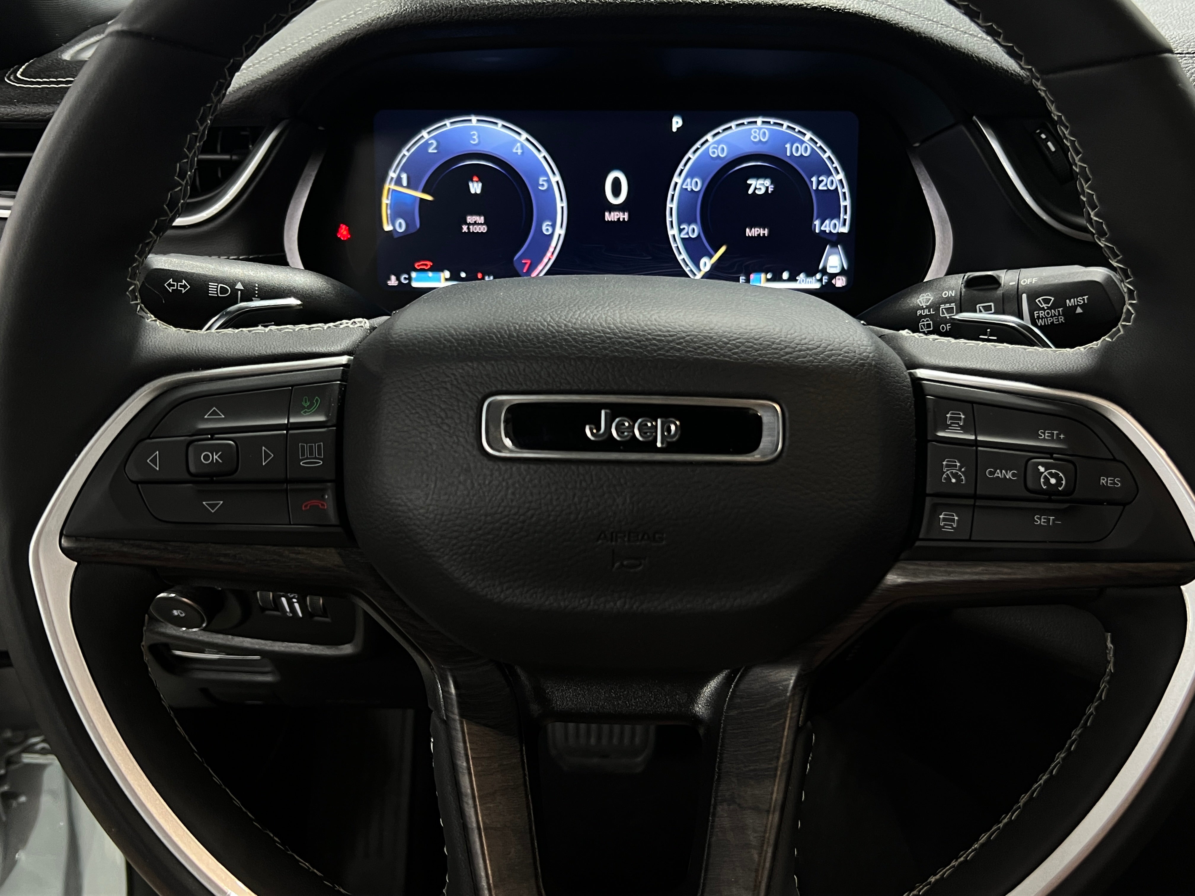 Thumbnail: 2024 Jeep Grand Cherokee L - 5