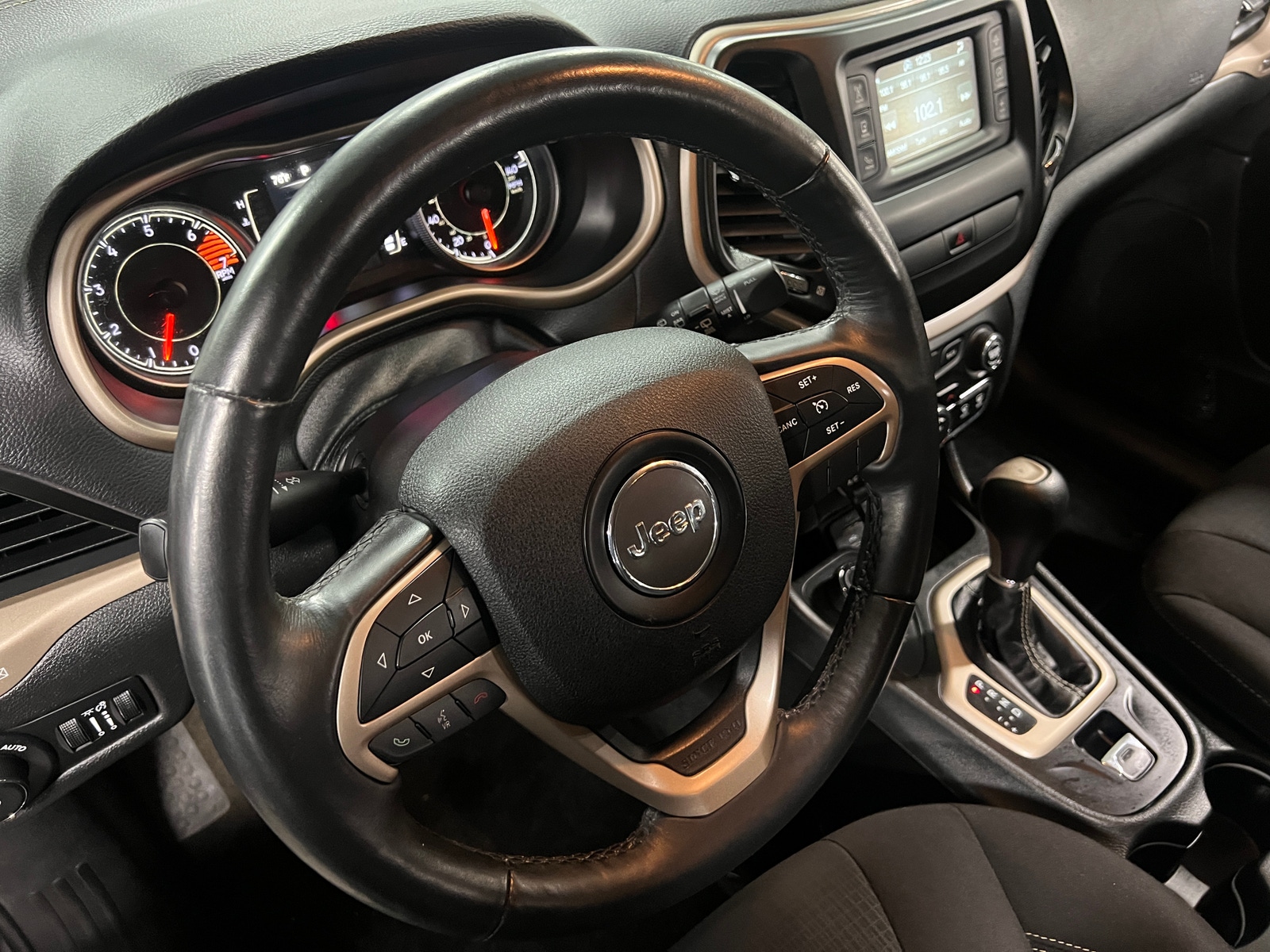 Thumbnail: 2016 Jeep Cherokee - 5