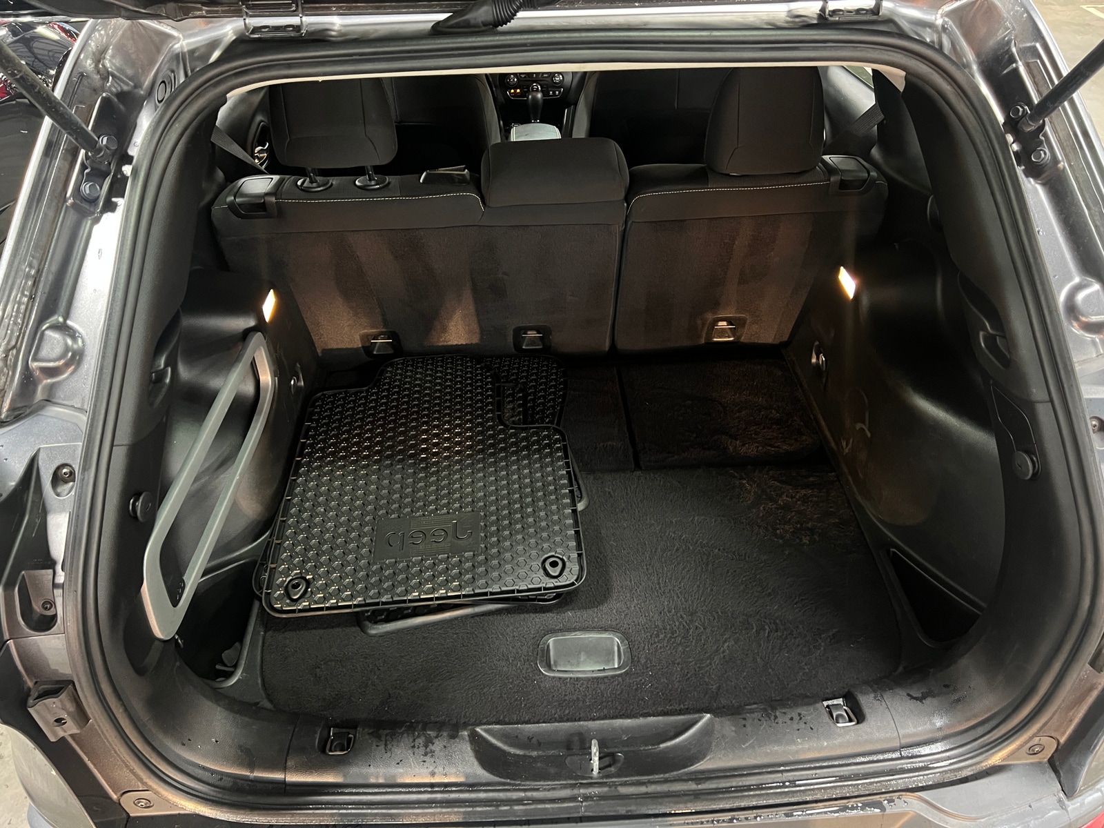 Thumbnail: 2016 Jeep Cherokee - 7