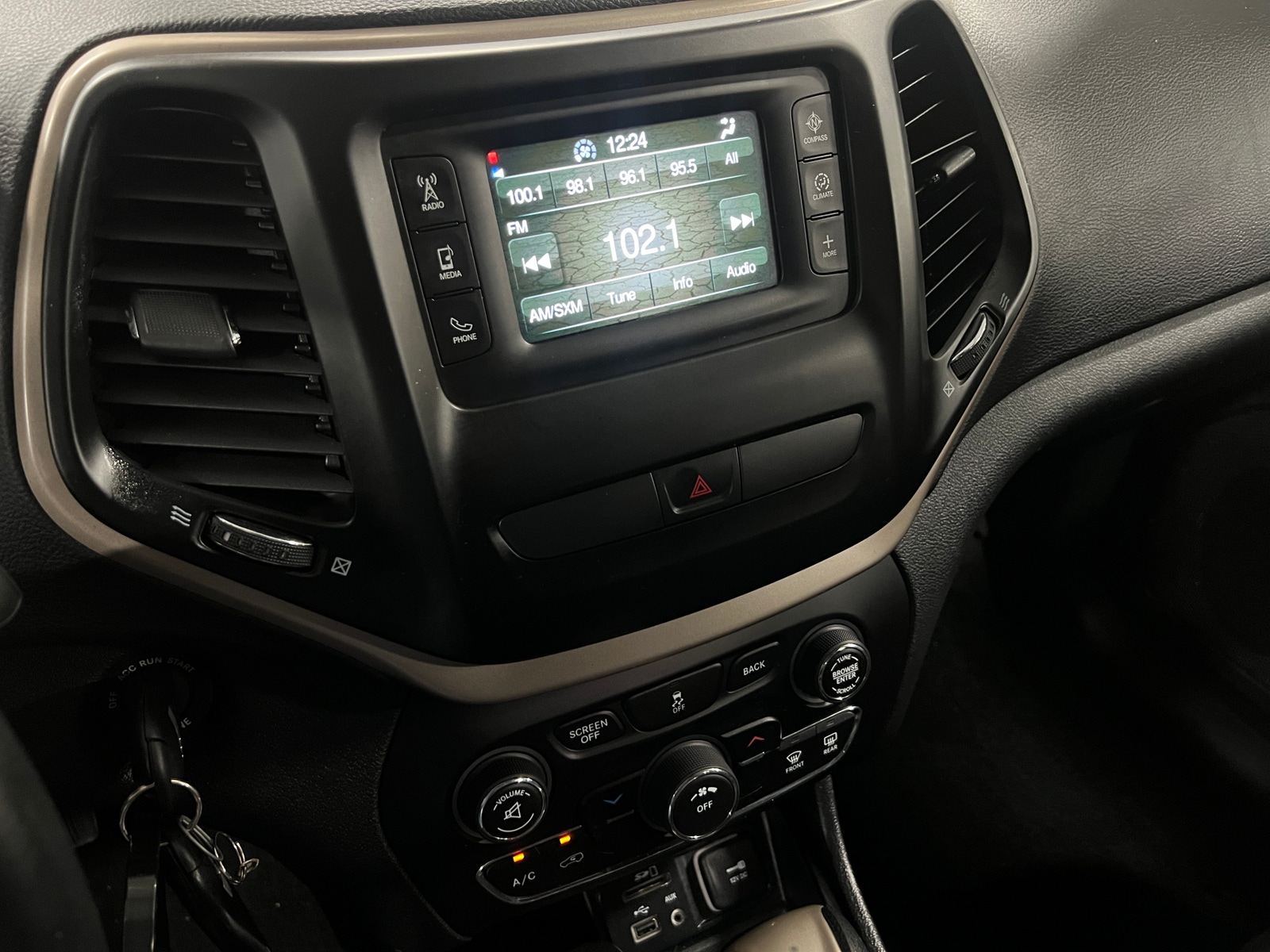 Thumbnail: 2016 Jeep Cherokee - 4