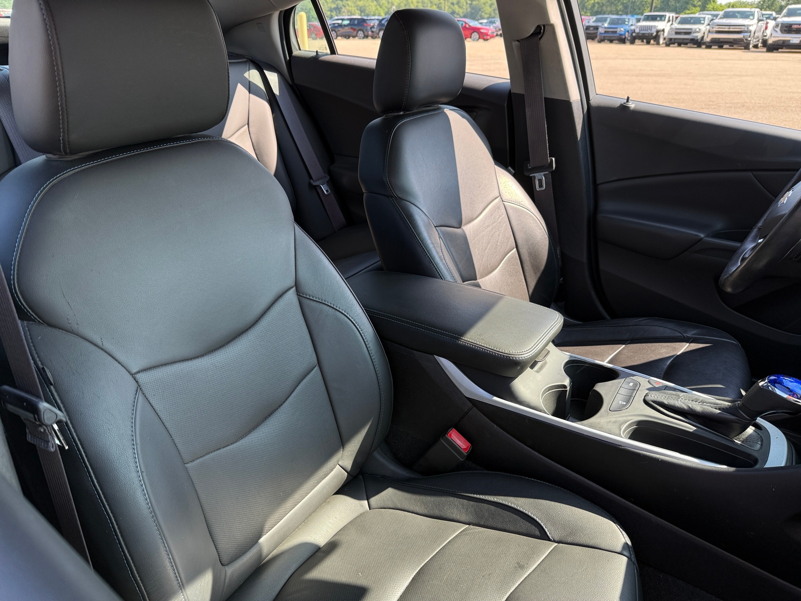 Thumbnail: 2017 Chevrolet Volt - 2