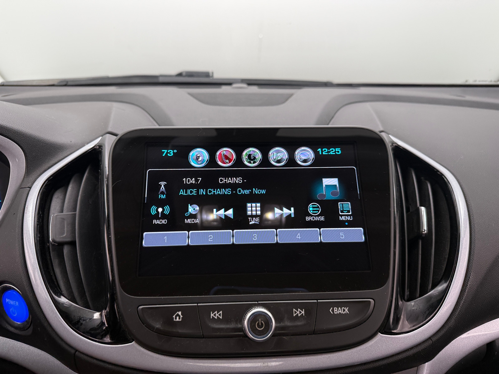 Thumbnail: 2017 Chevrolet Volt - 4