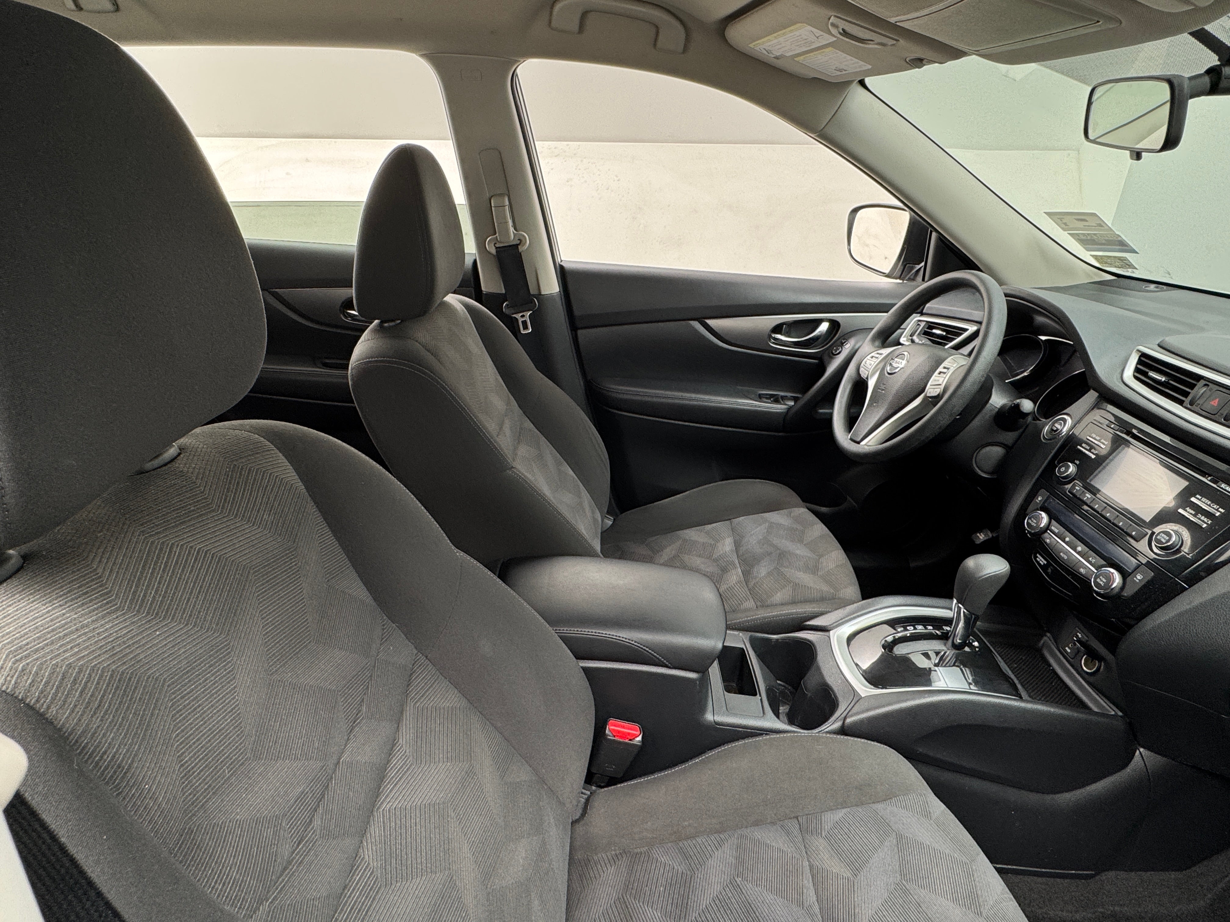 2016 Nissan Rogue SV 2