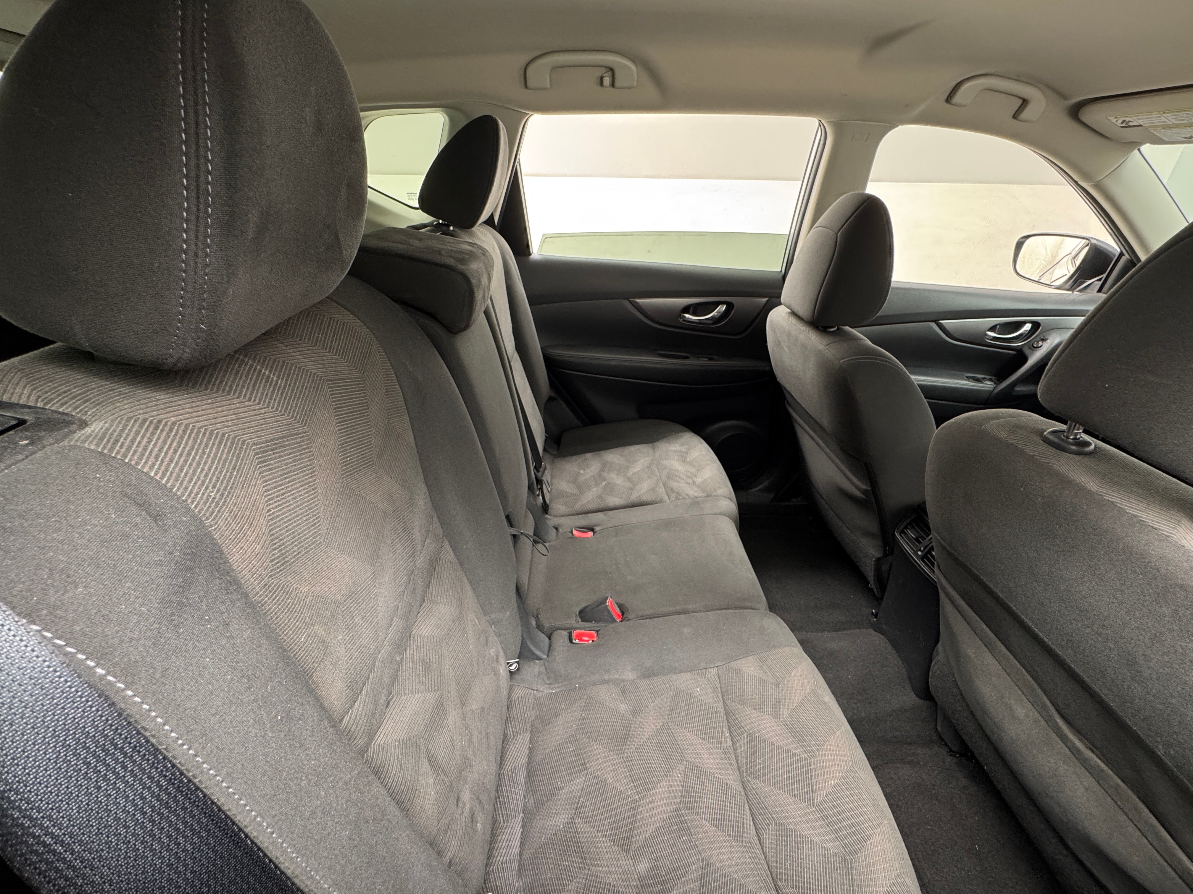 2016 Nissan Rogue SV 6