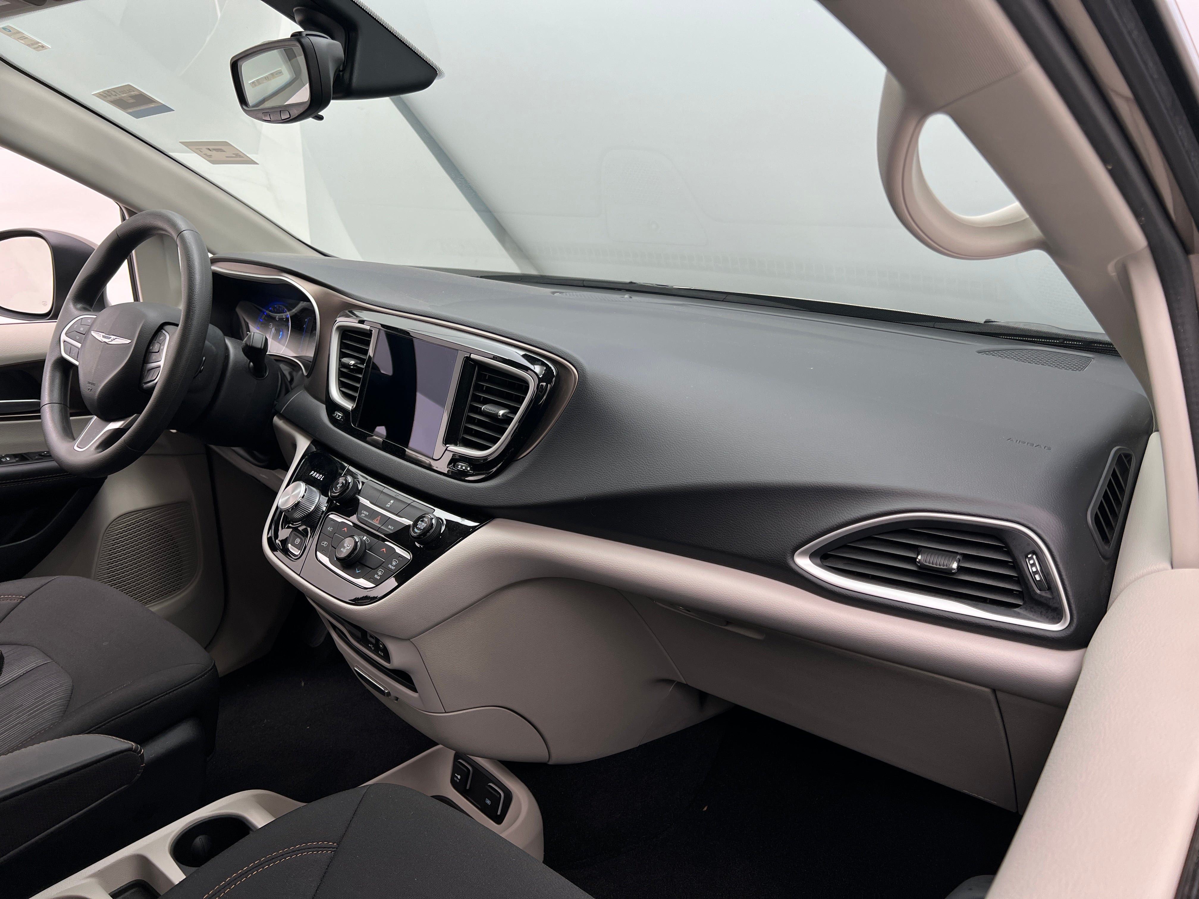 2017 Chrysler Pacifica Touring 3