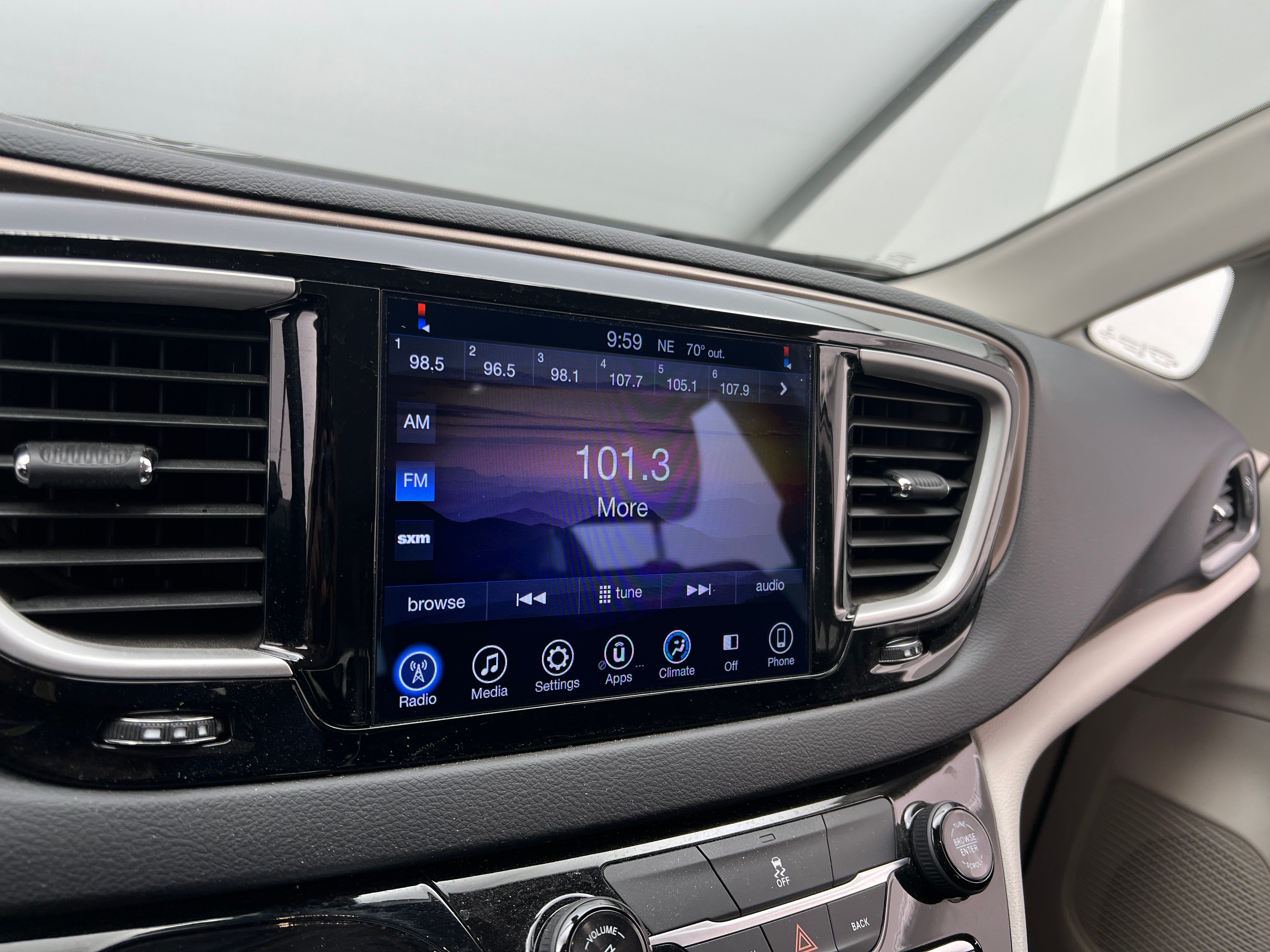 2017 Chrysler Pacifica Touring 4