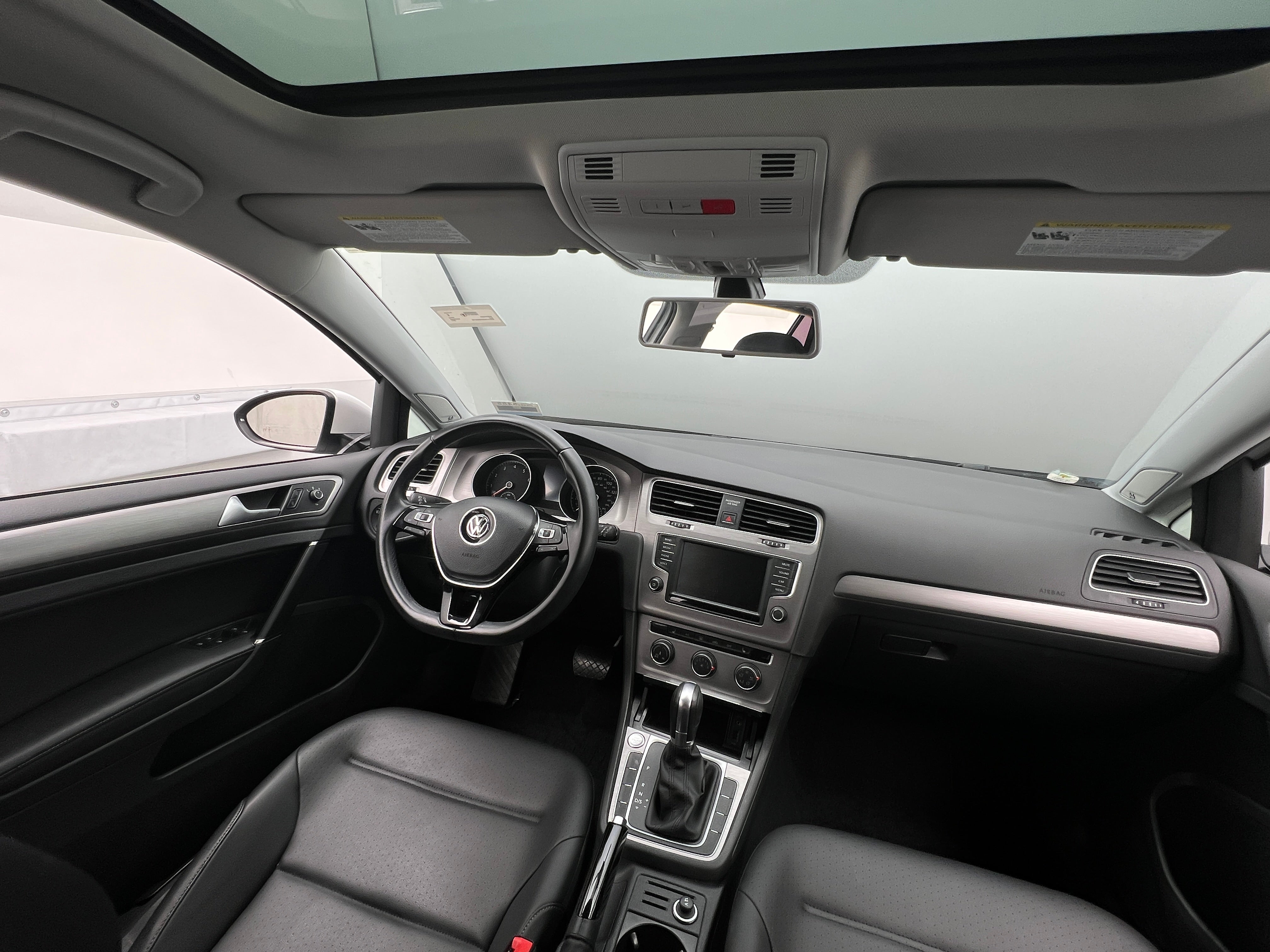 2017 Volkswagen Golf SE 3