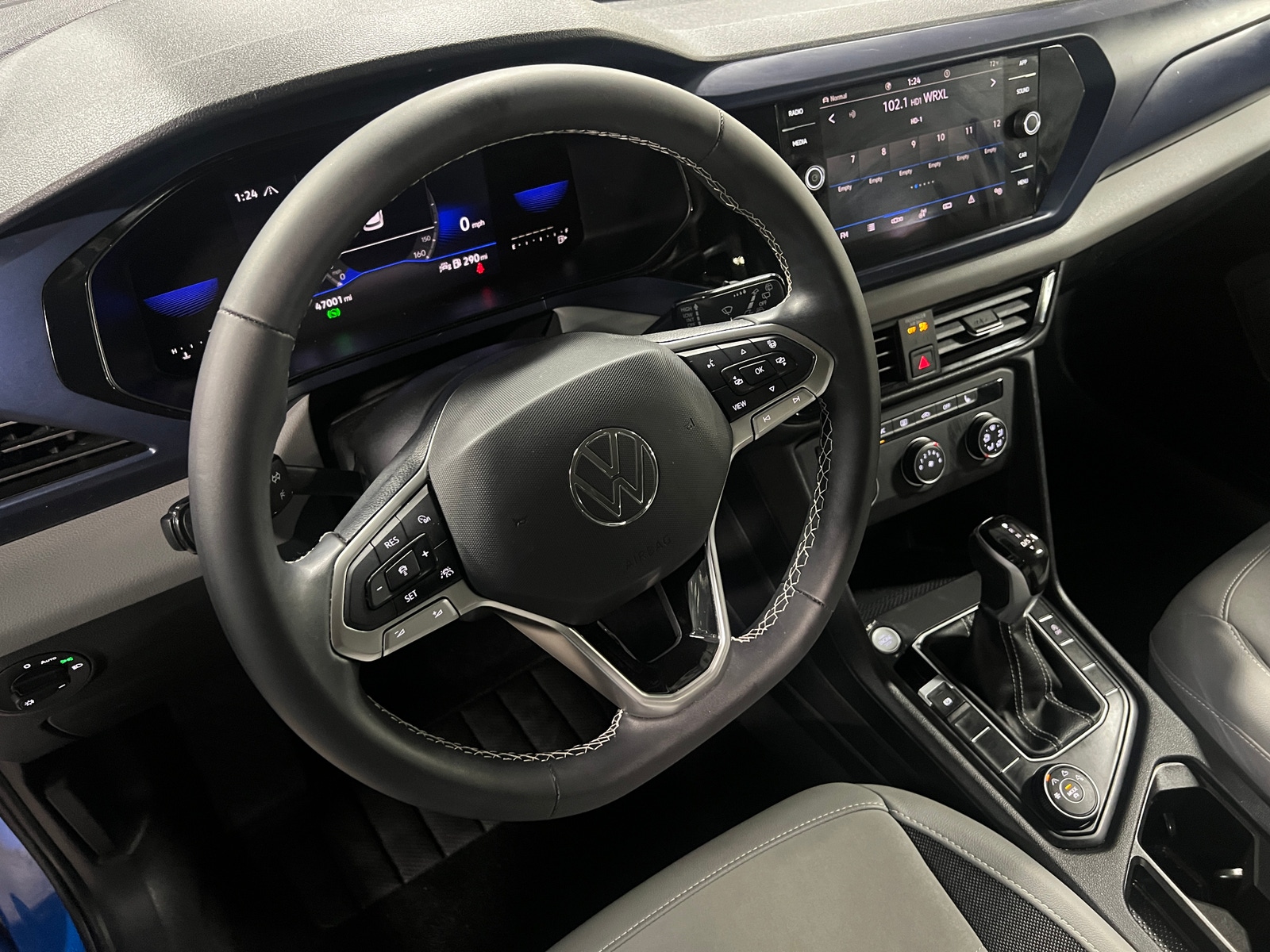 Thumbnail: 2022 Volkswagen Taos - 4