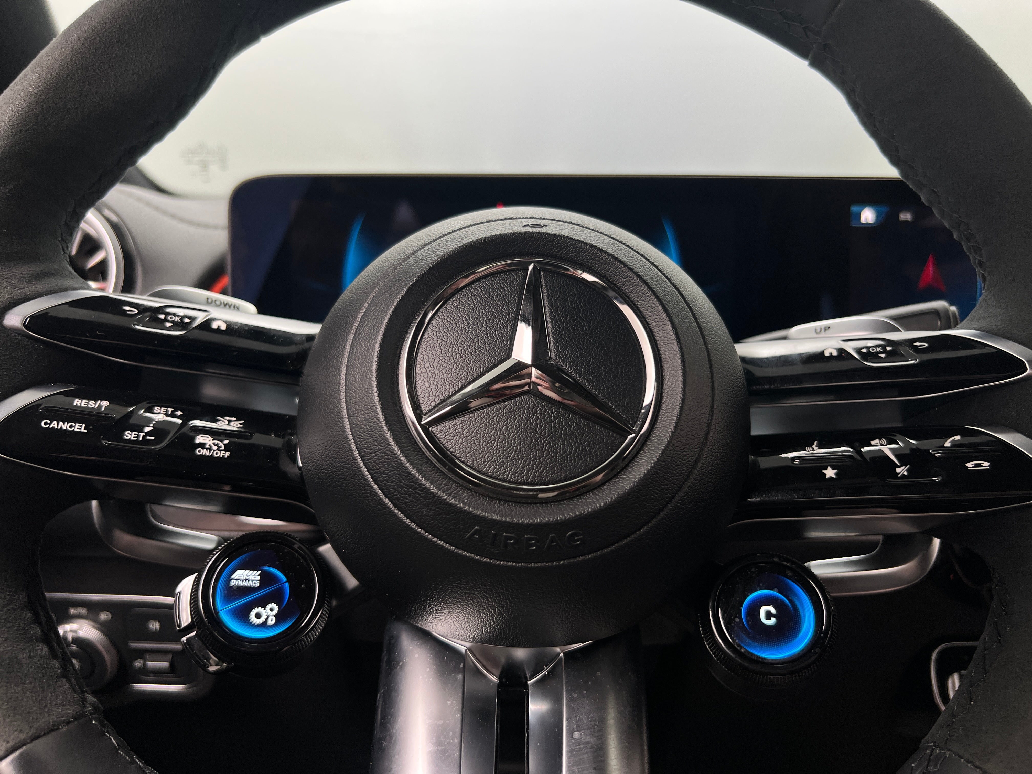 Thumbnail: 2024 Mercedes-Benz GLB - 4