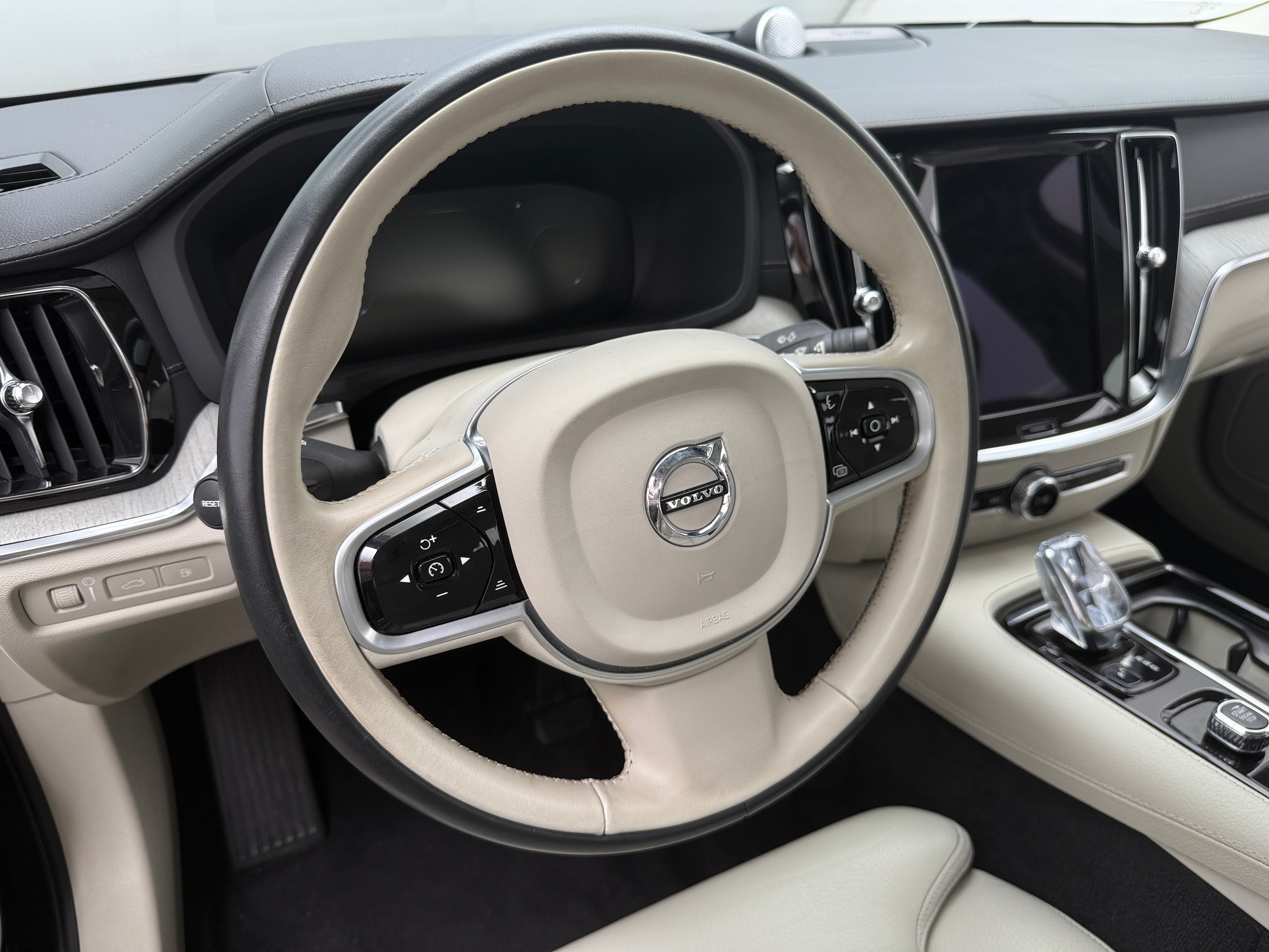 2022 Volvo S60 T8 Inscription 4