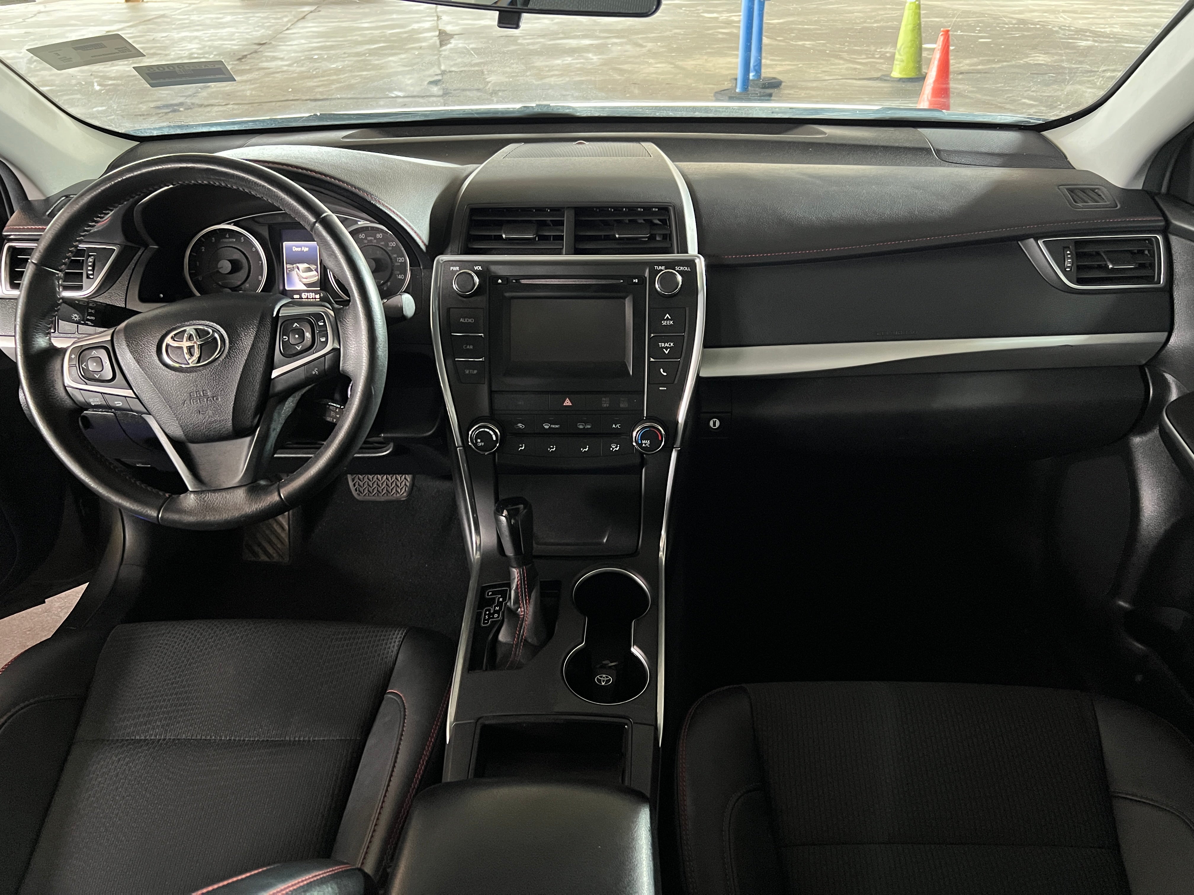 2017 Toyota Camry SE 3