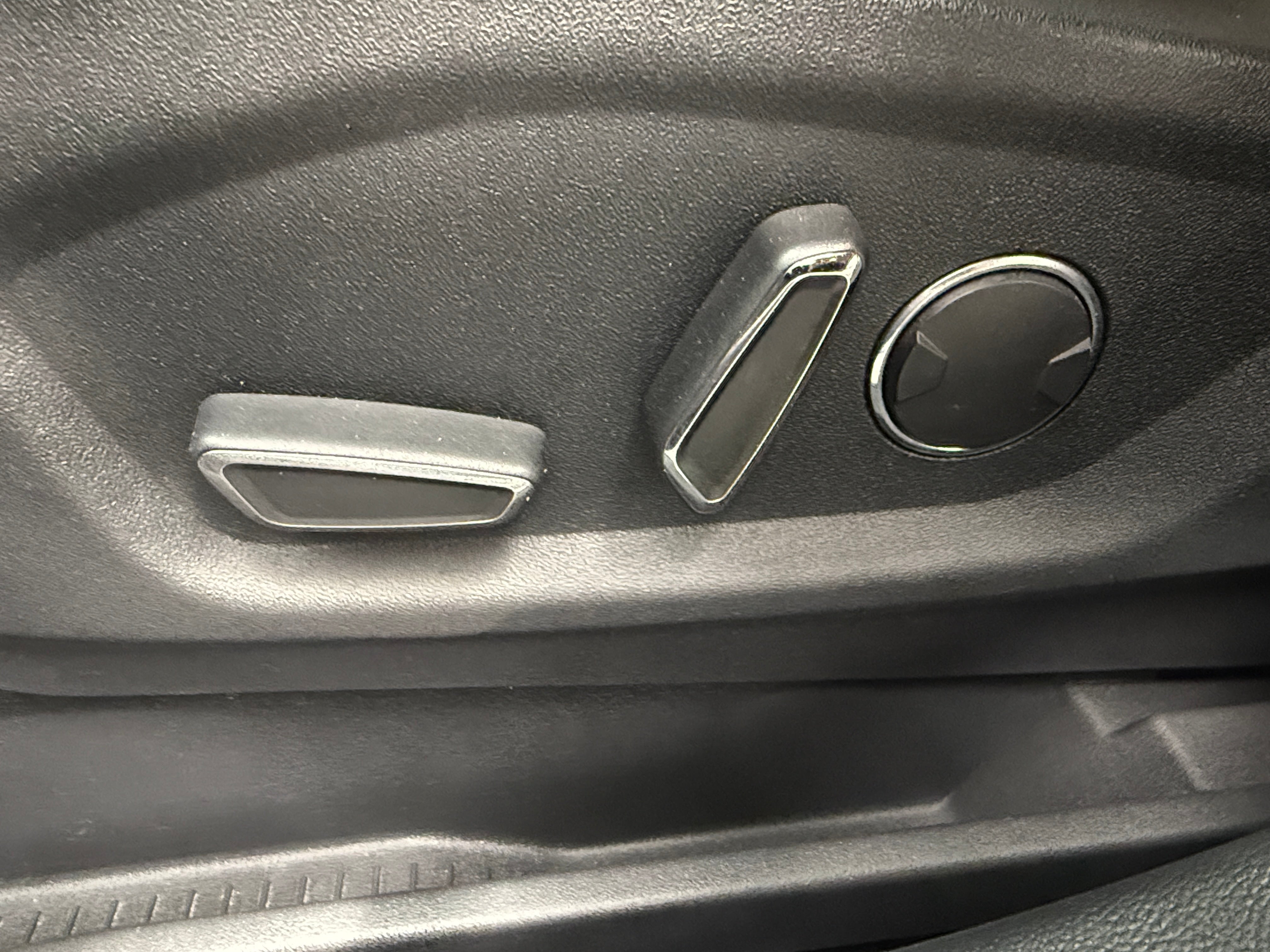 Used 2017 Ford Edge SEL with VIN 2FMPK4J91HBC68249 for sale in Oak Creek, WI