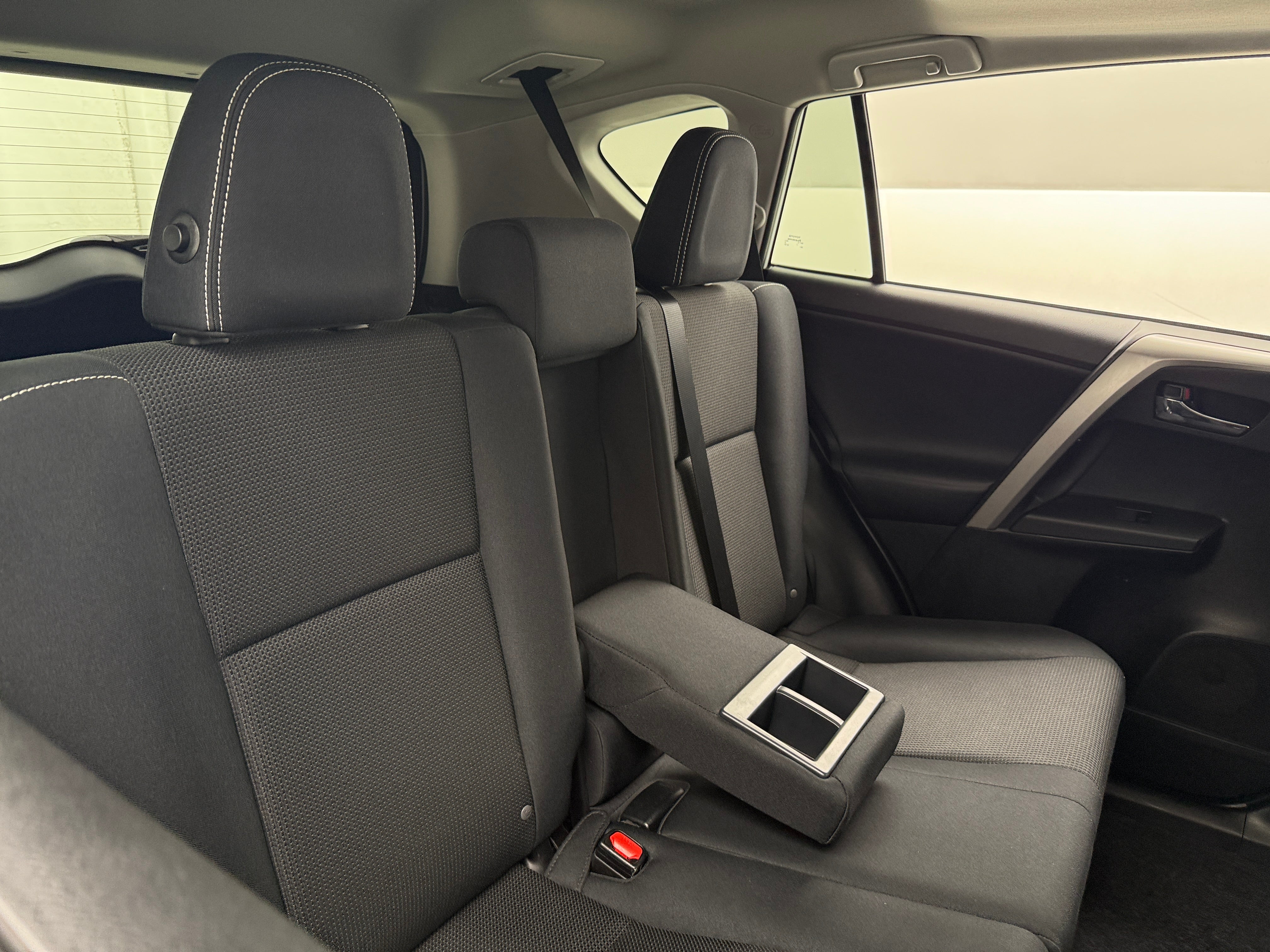 2016 Toyota RAV4 XLE 6