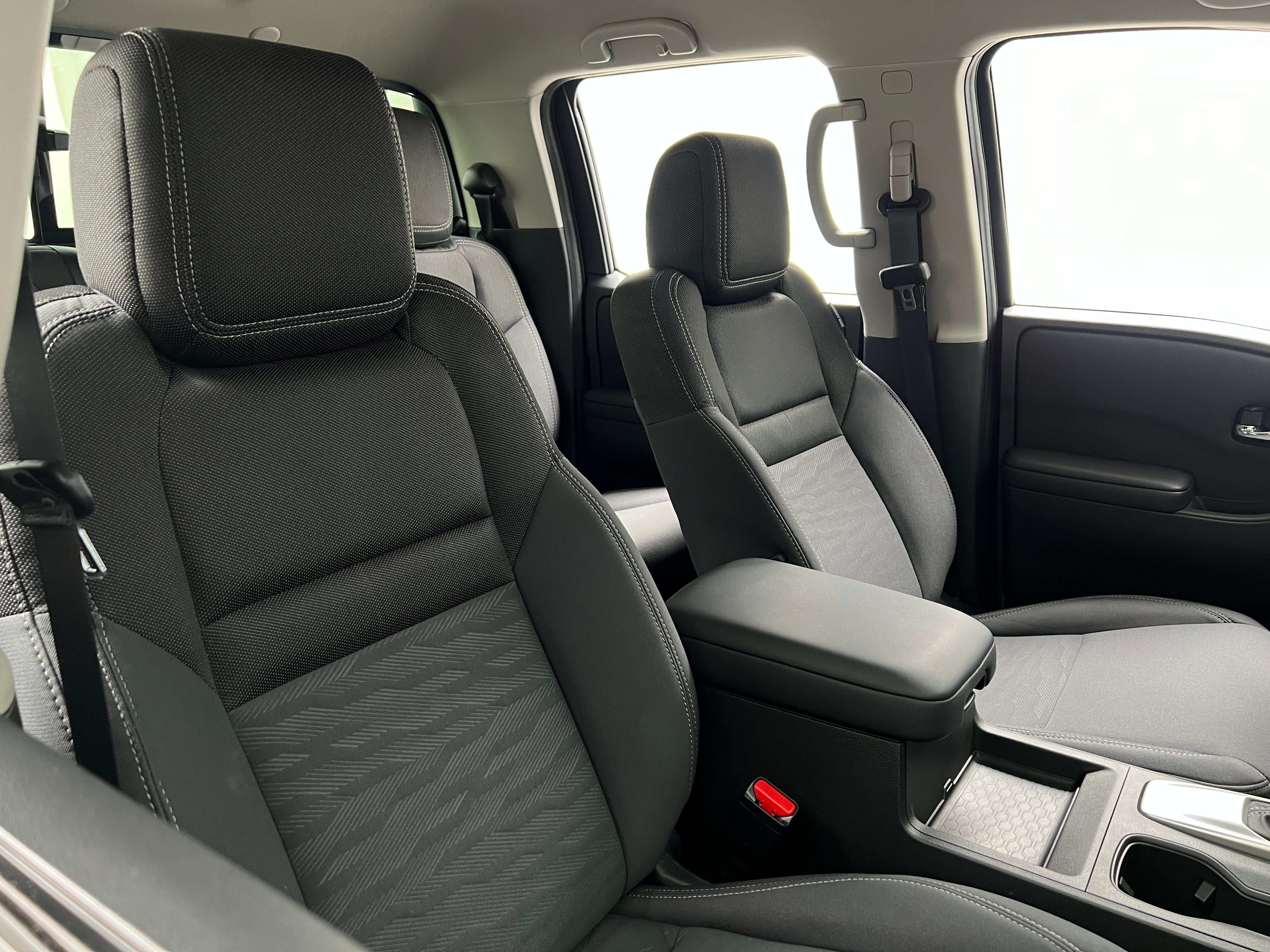 2024 Nissan Frontier SV 2