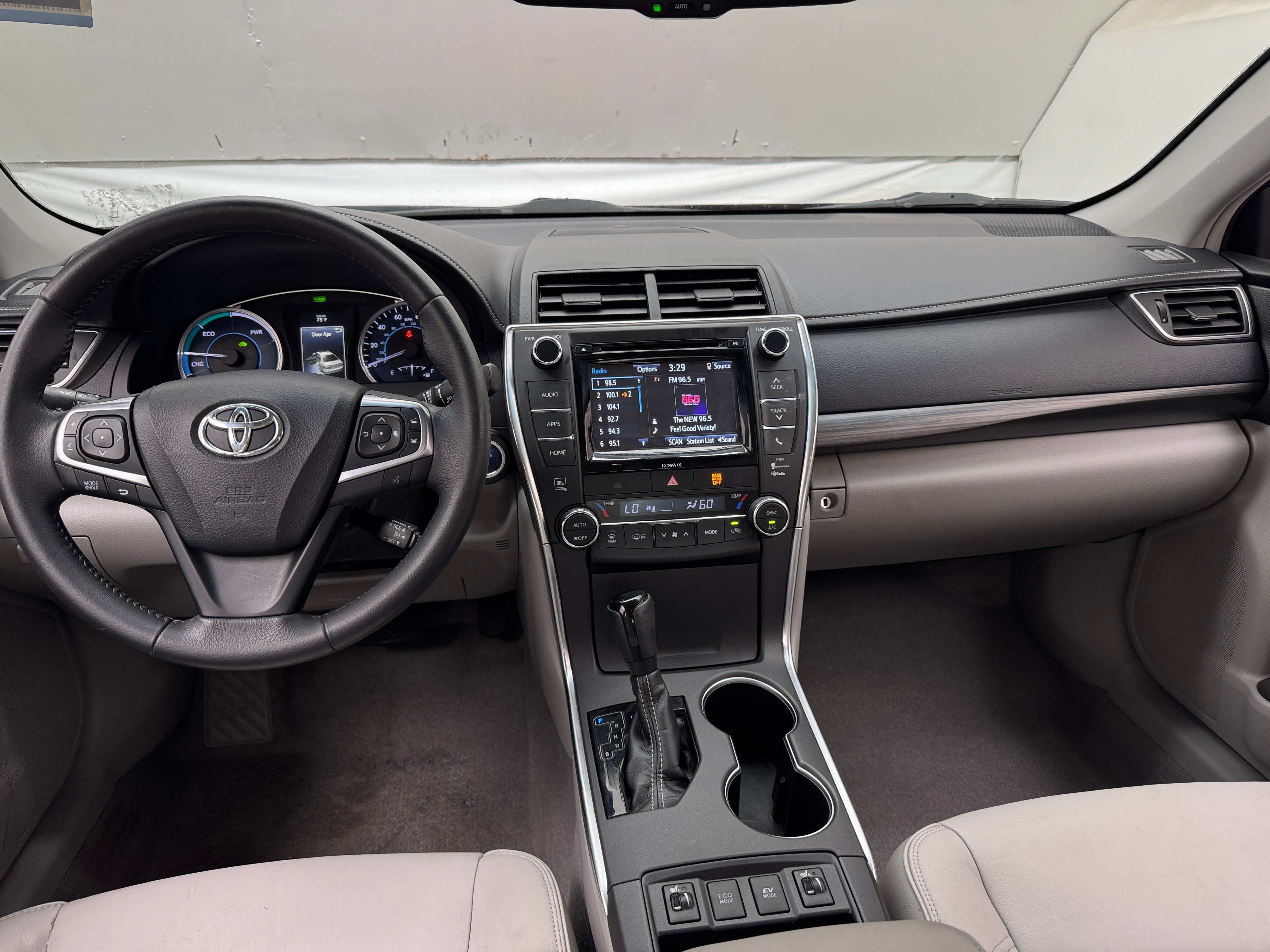 2017 Toyota Camry XLE 2