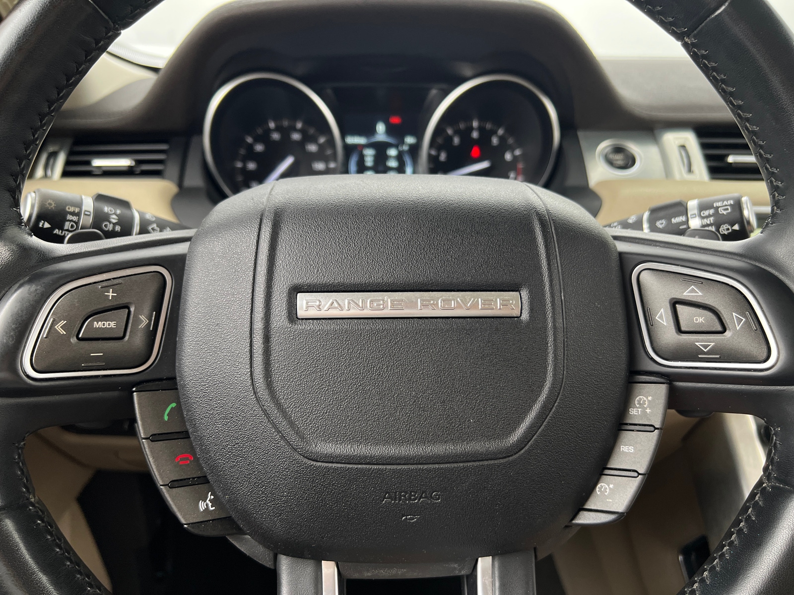 Thumbnail: 2017 Land Rover Range Rover Evoque - 4
