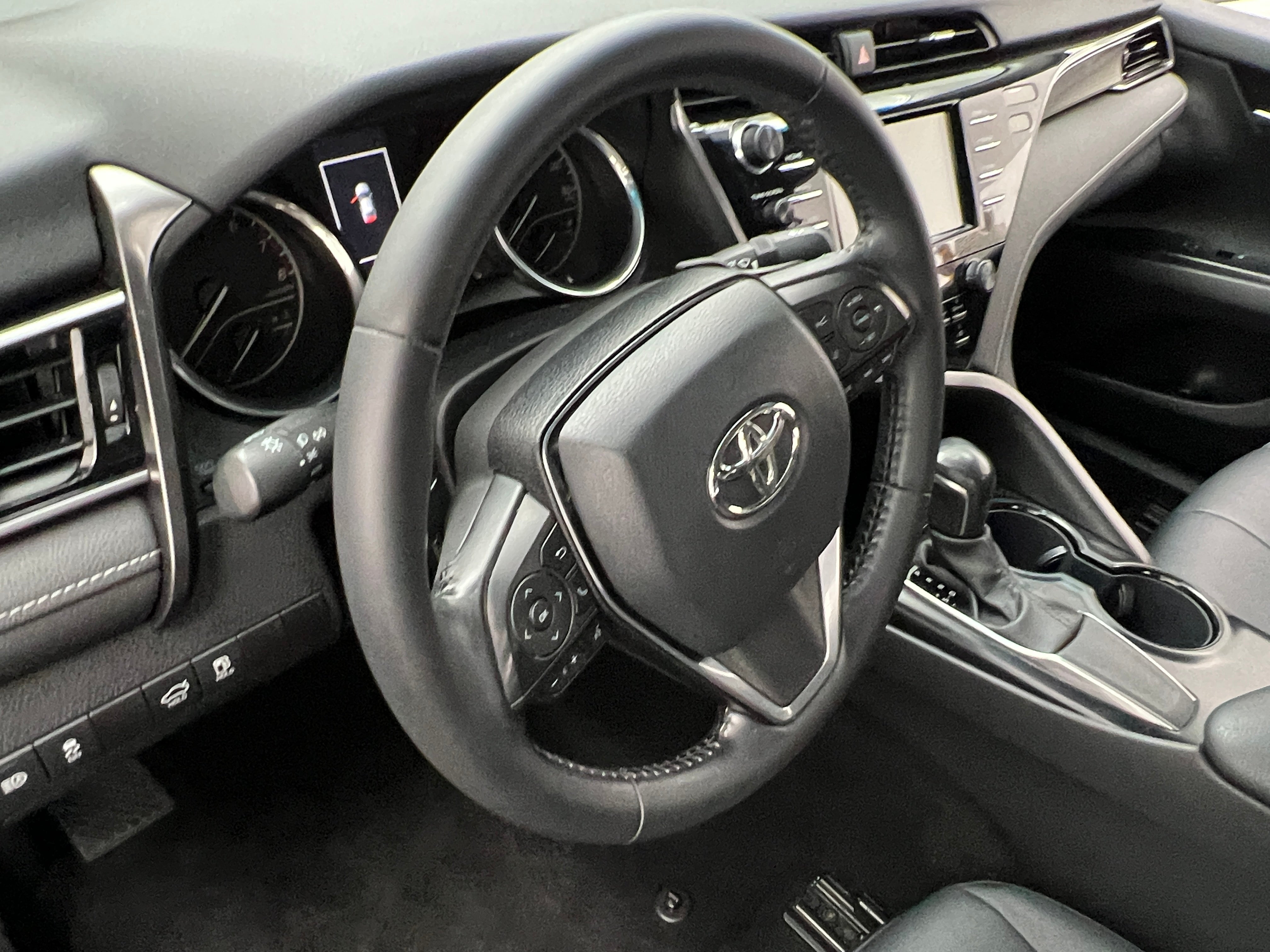 2020 Toyota Camry SE 4