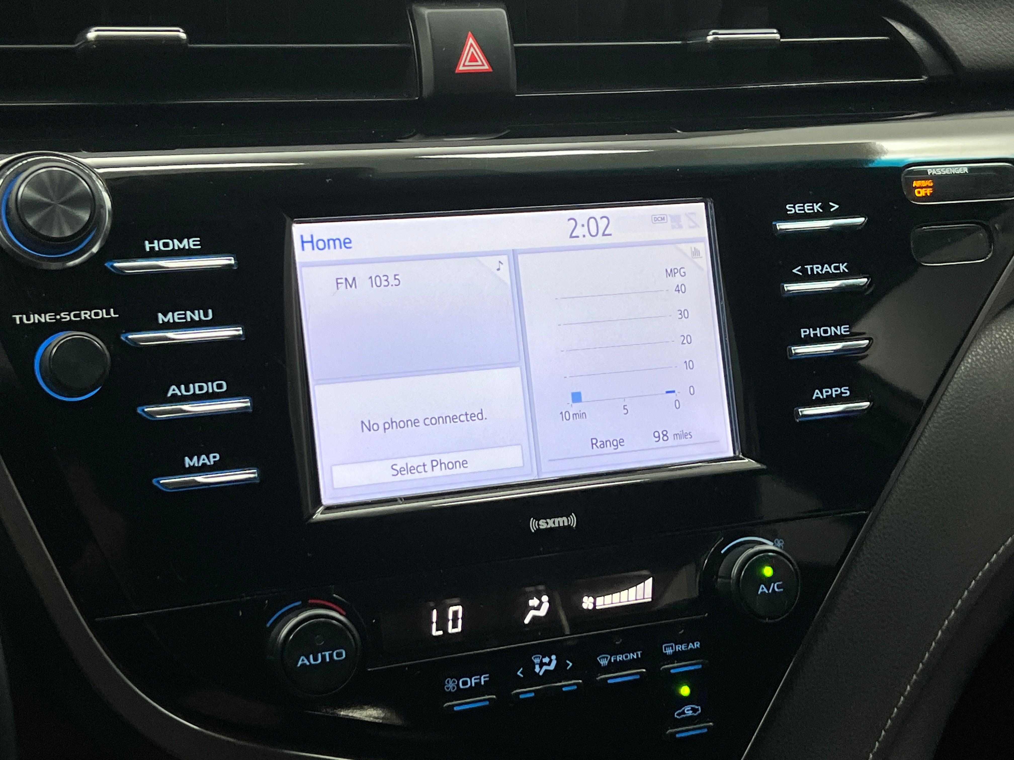 2020 Toyota Camry SE 3