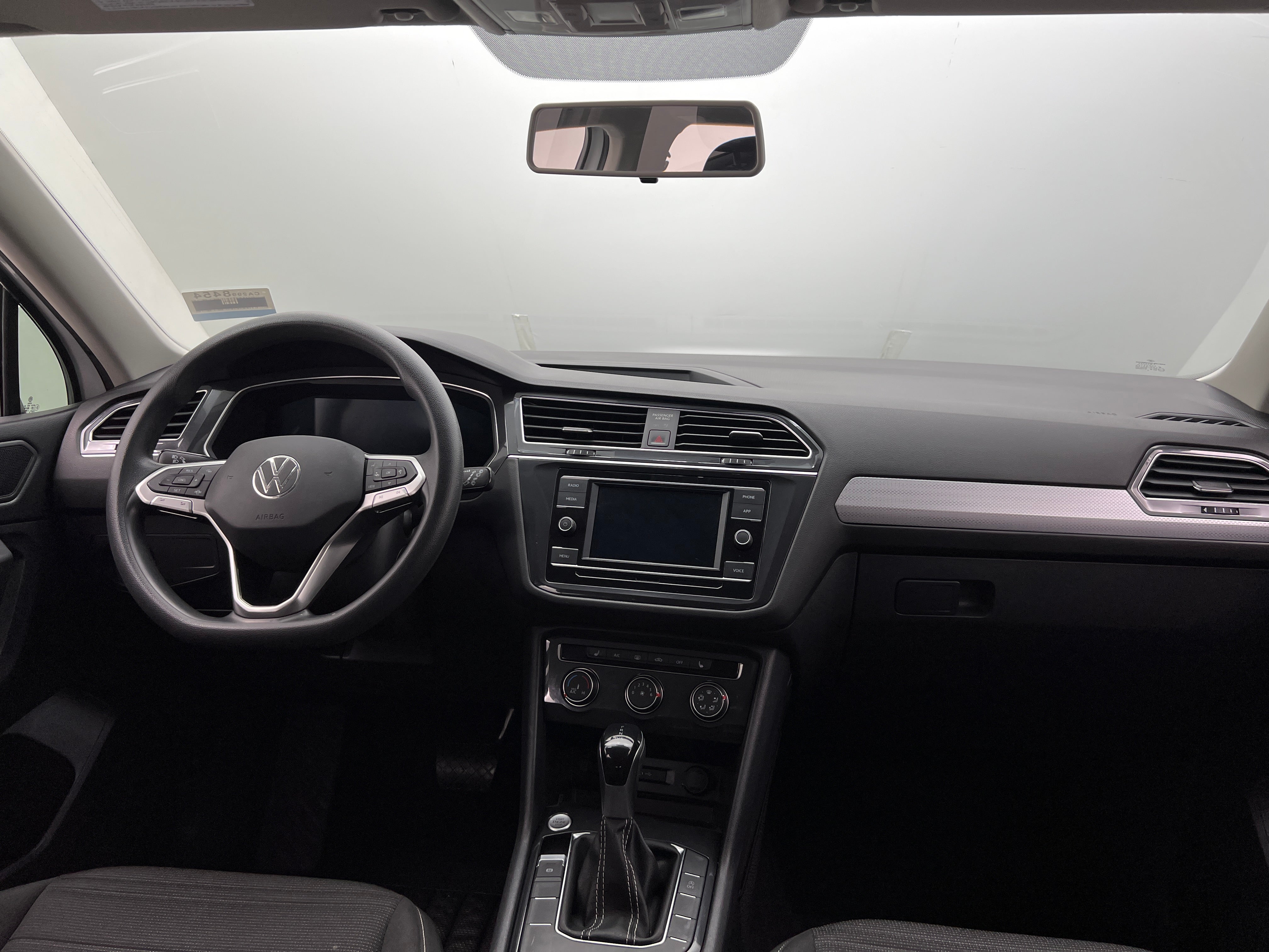 Thumbnail: 2022 Volkswagen Tiguan - 3