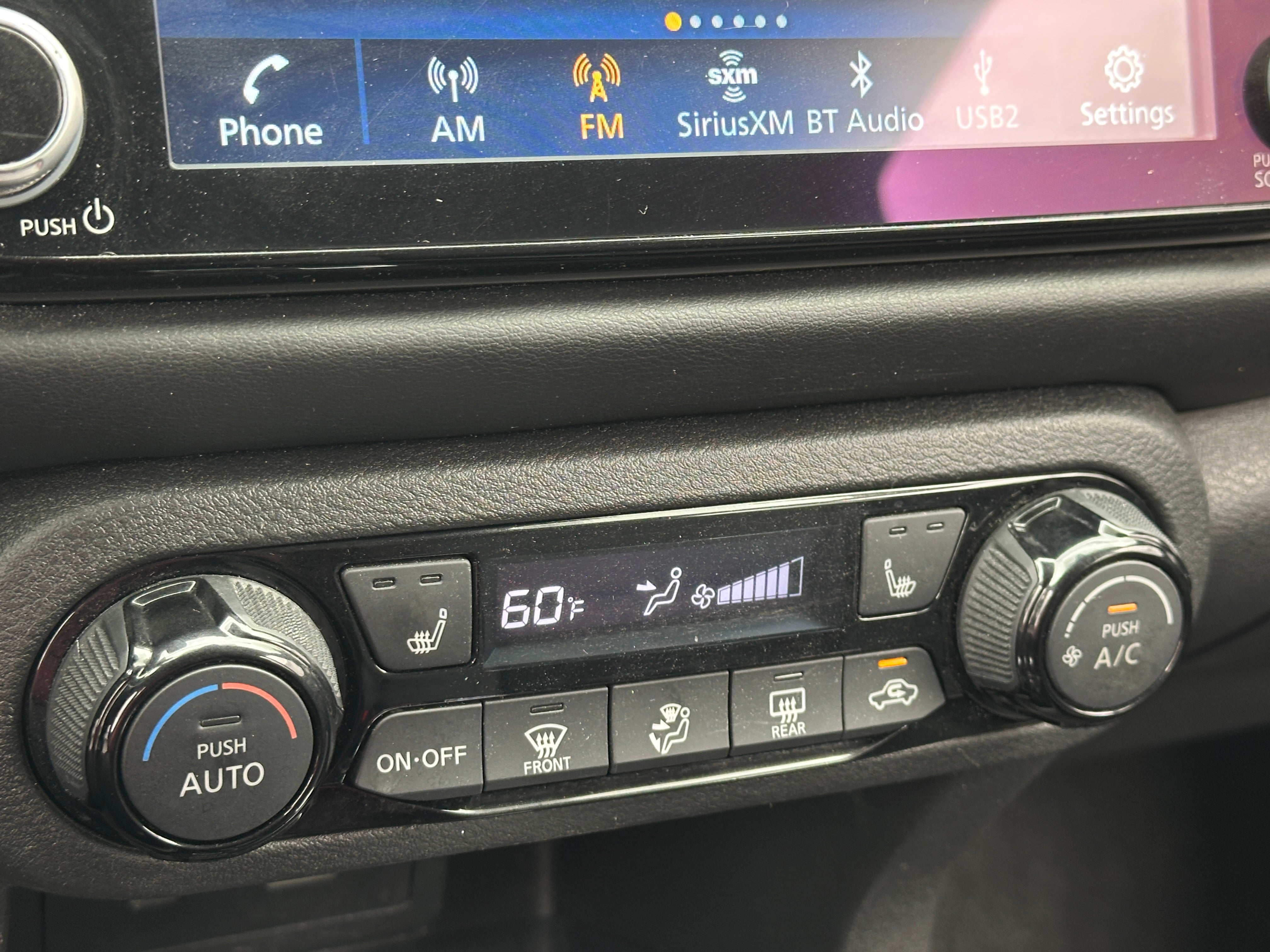 2023 Nissan Kicks SR 4