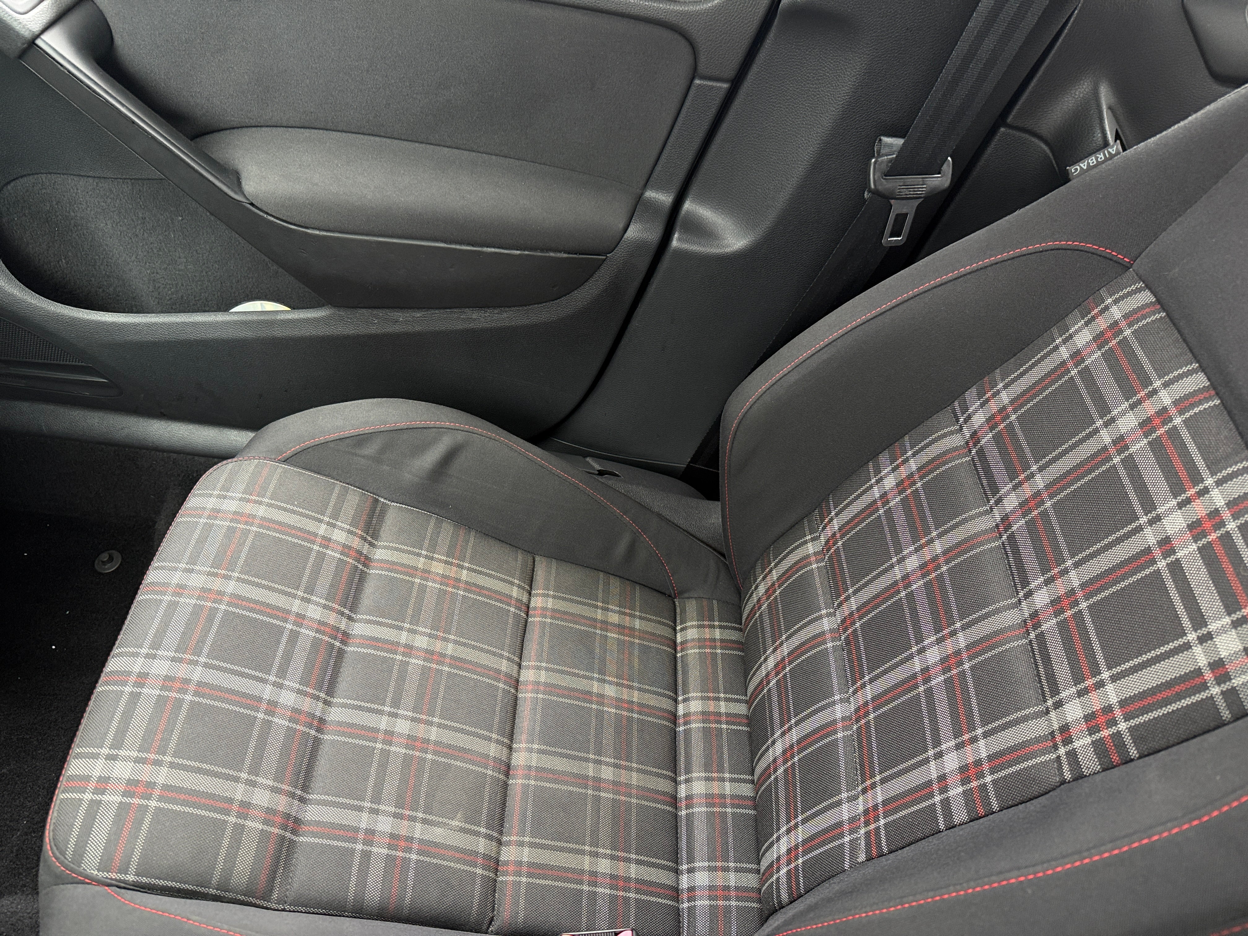 2011 Volkswagen Golf GTI 2