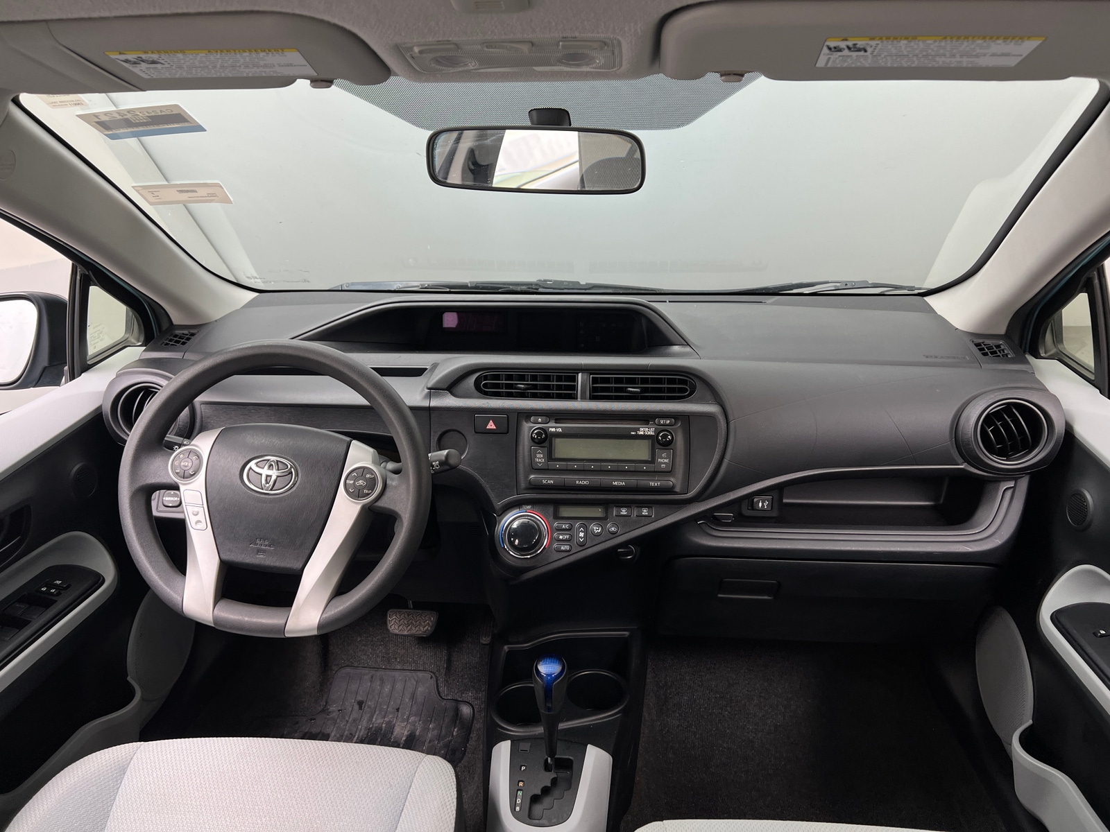 Thumbnail: 2014 Toyota Prius c - 3