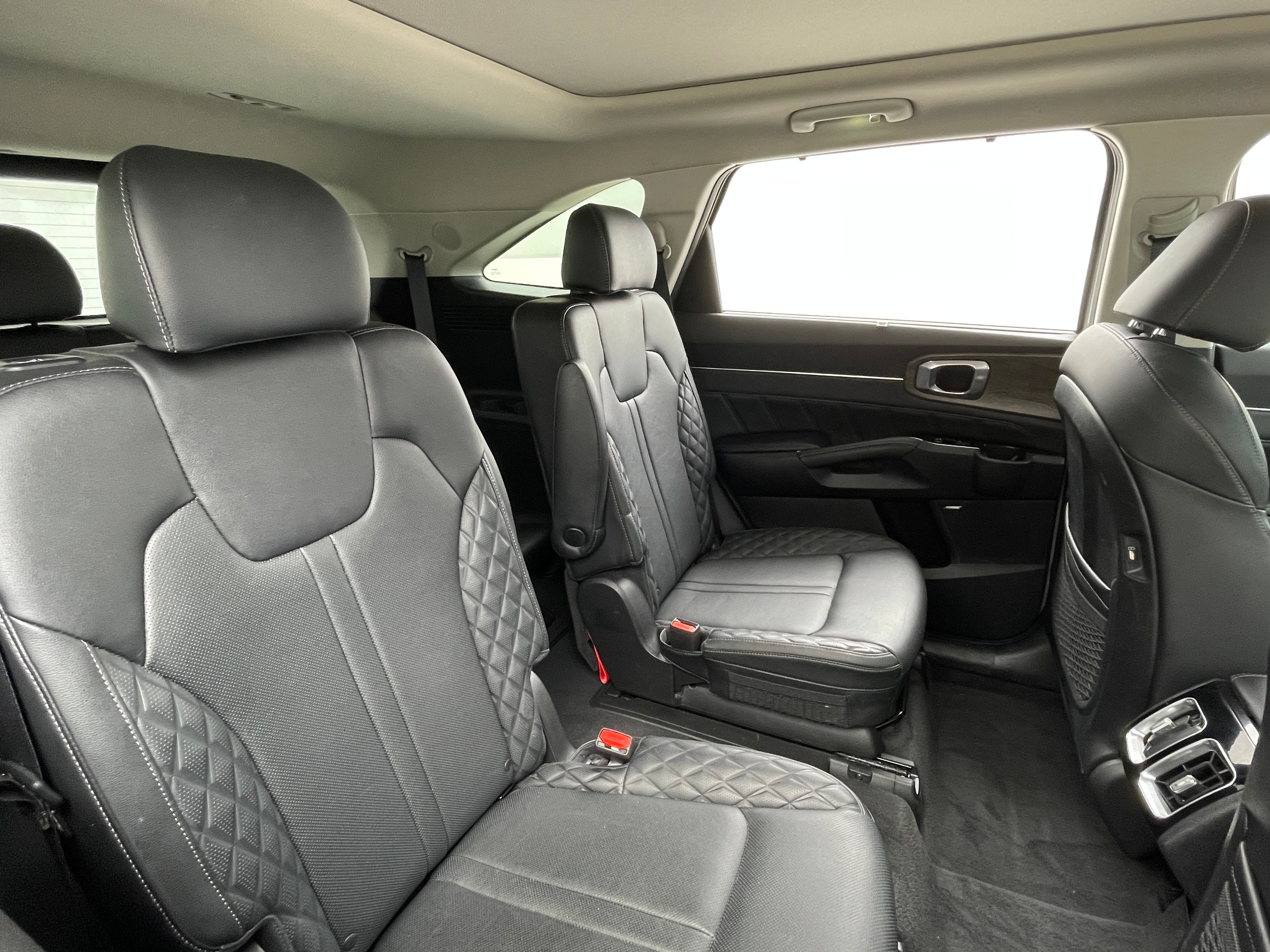Thumbnail: 2023 Kia Sorento - 5