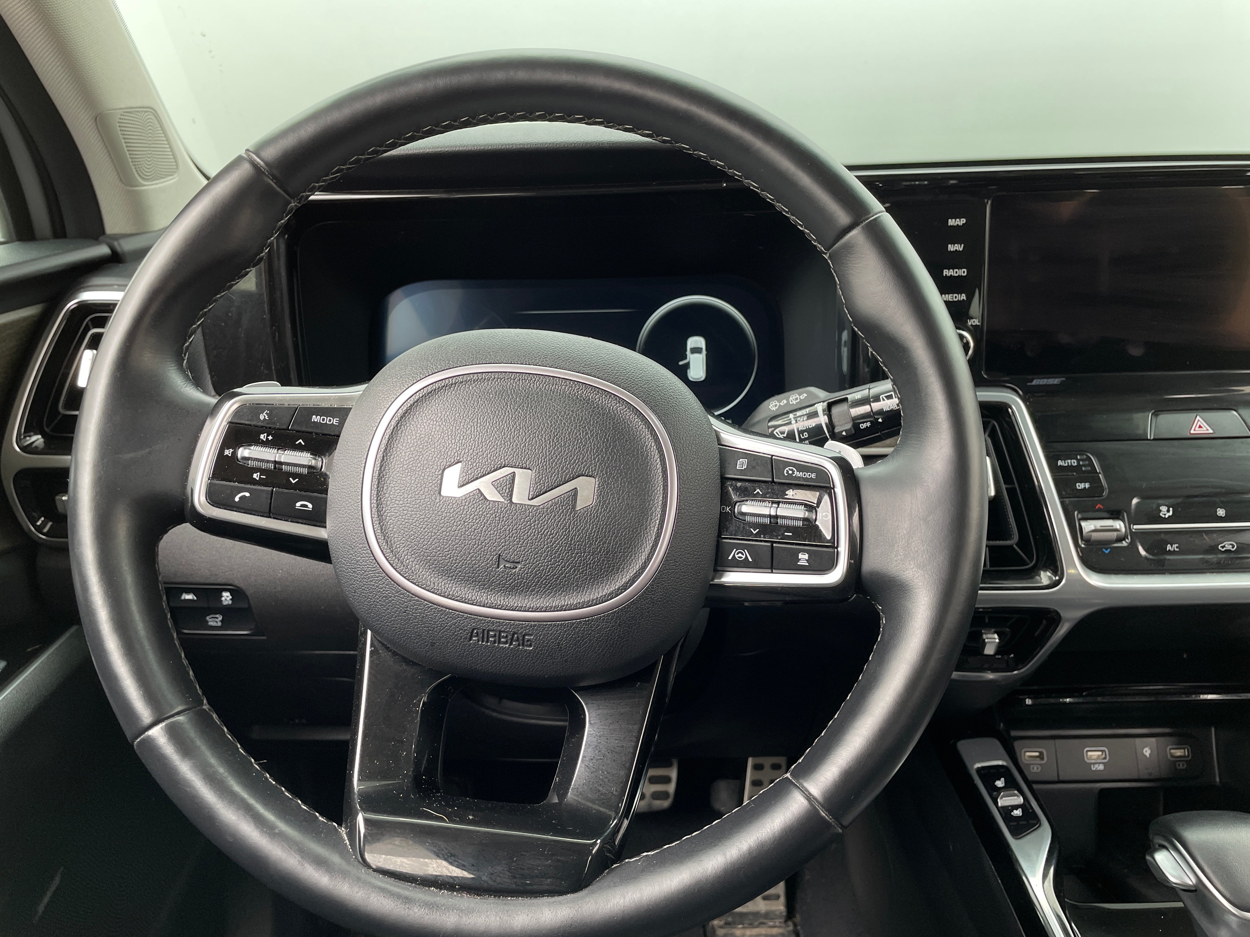 Thumbnail: 2023 Kia Sorento - 4