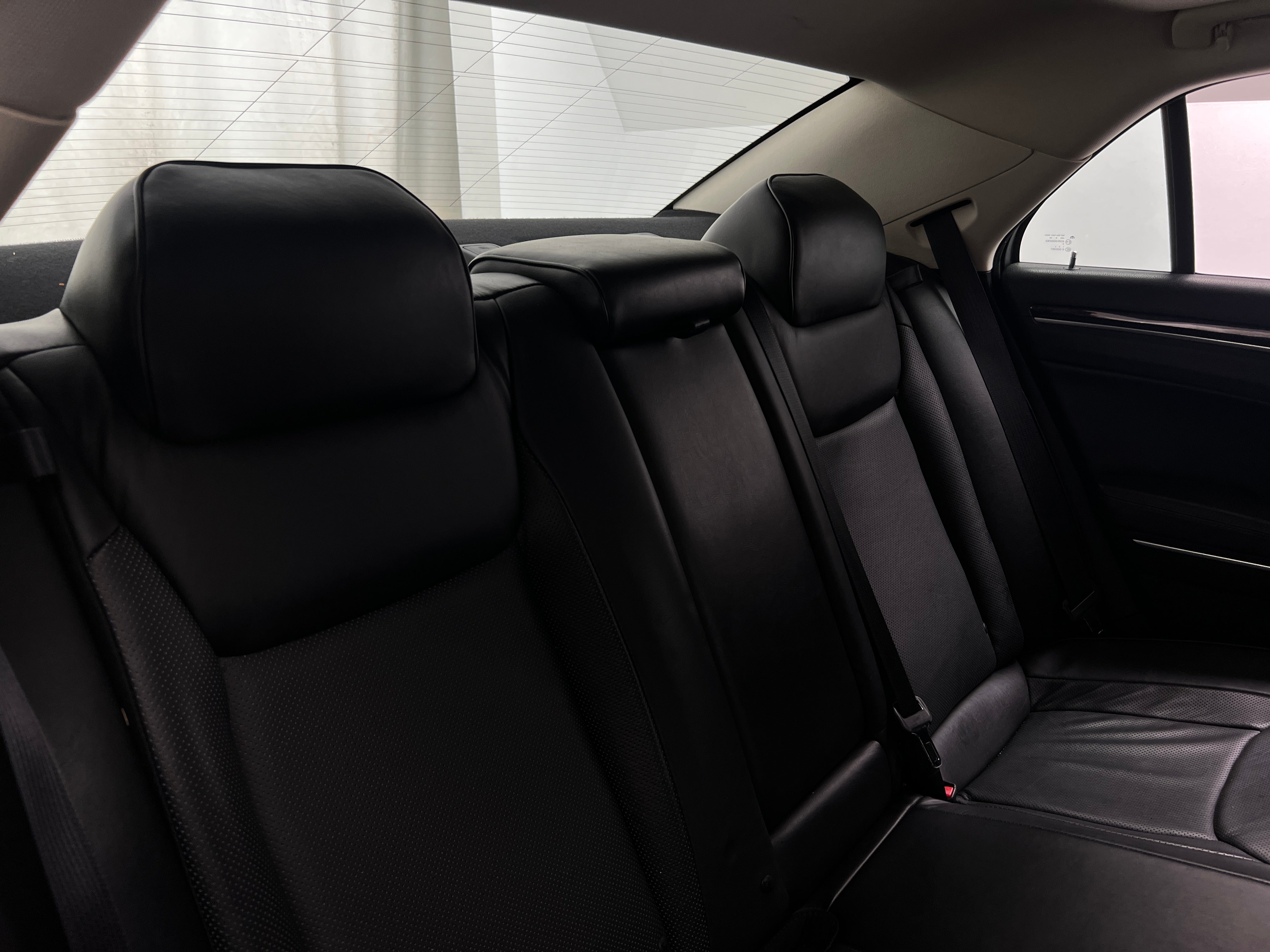 2017 Chrysler 300 C 5