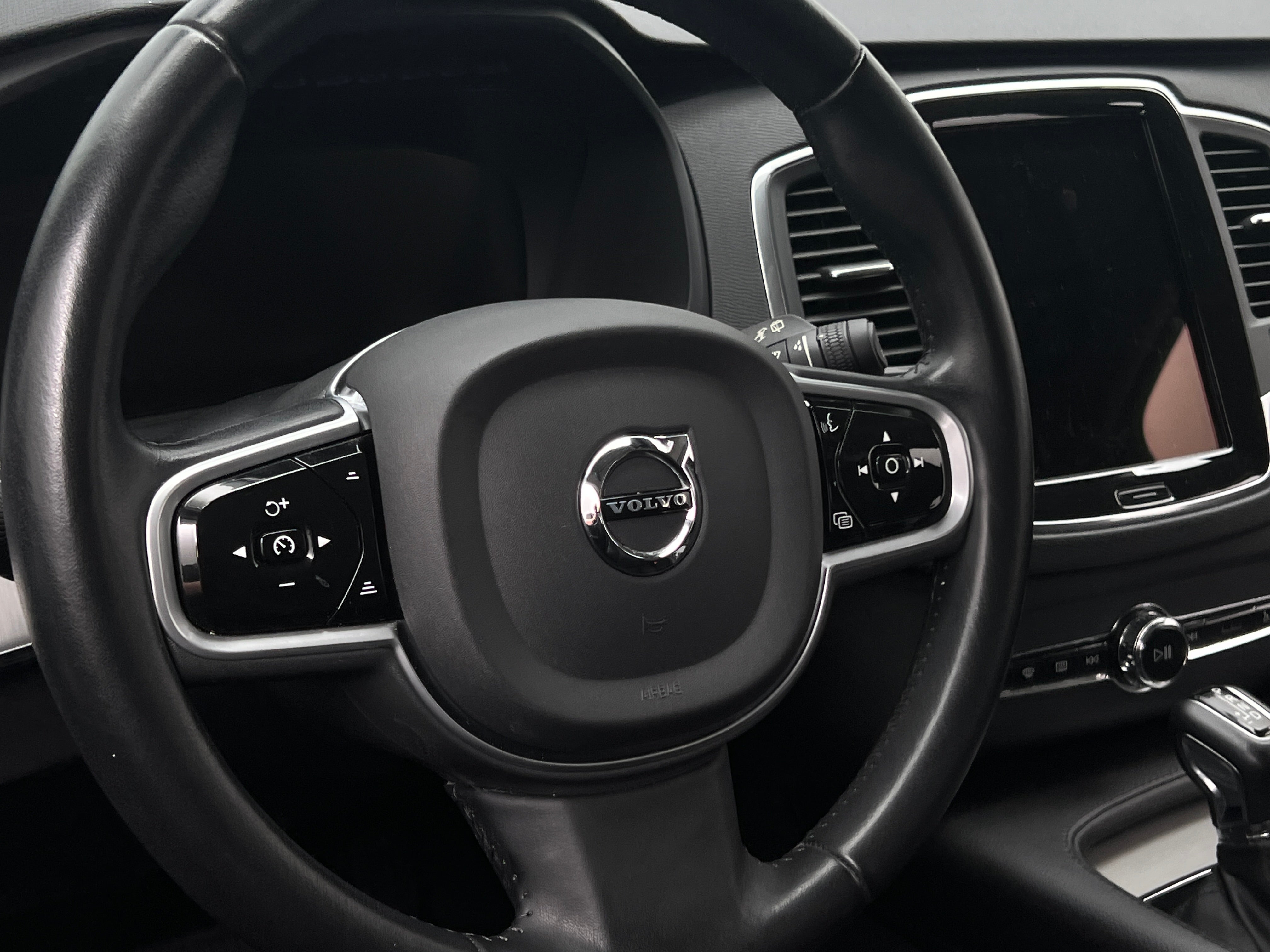 2022 Volvo XC90 T5 Momentum 4