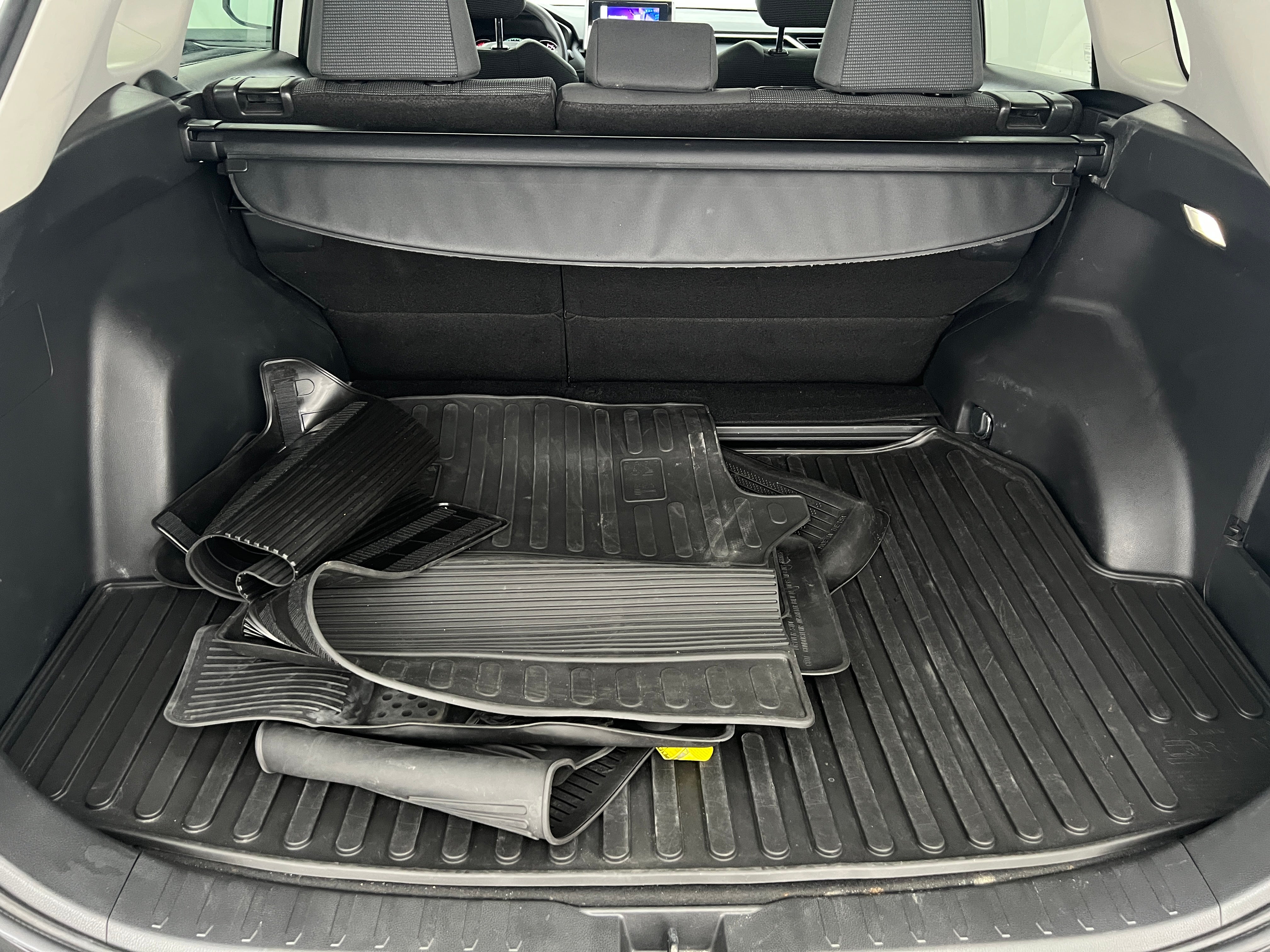 2023 Toyota RAV4 LE 7