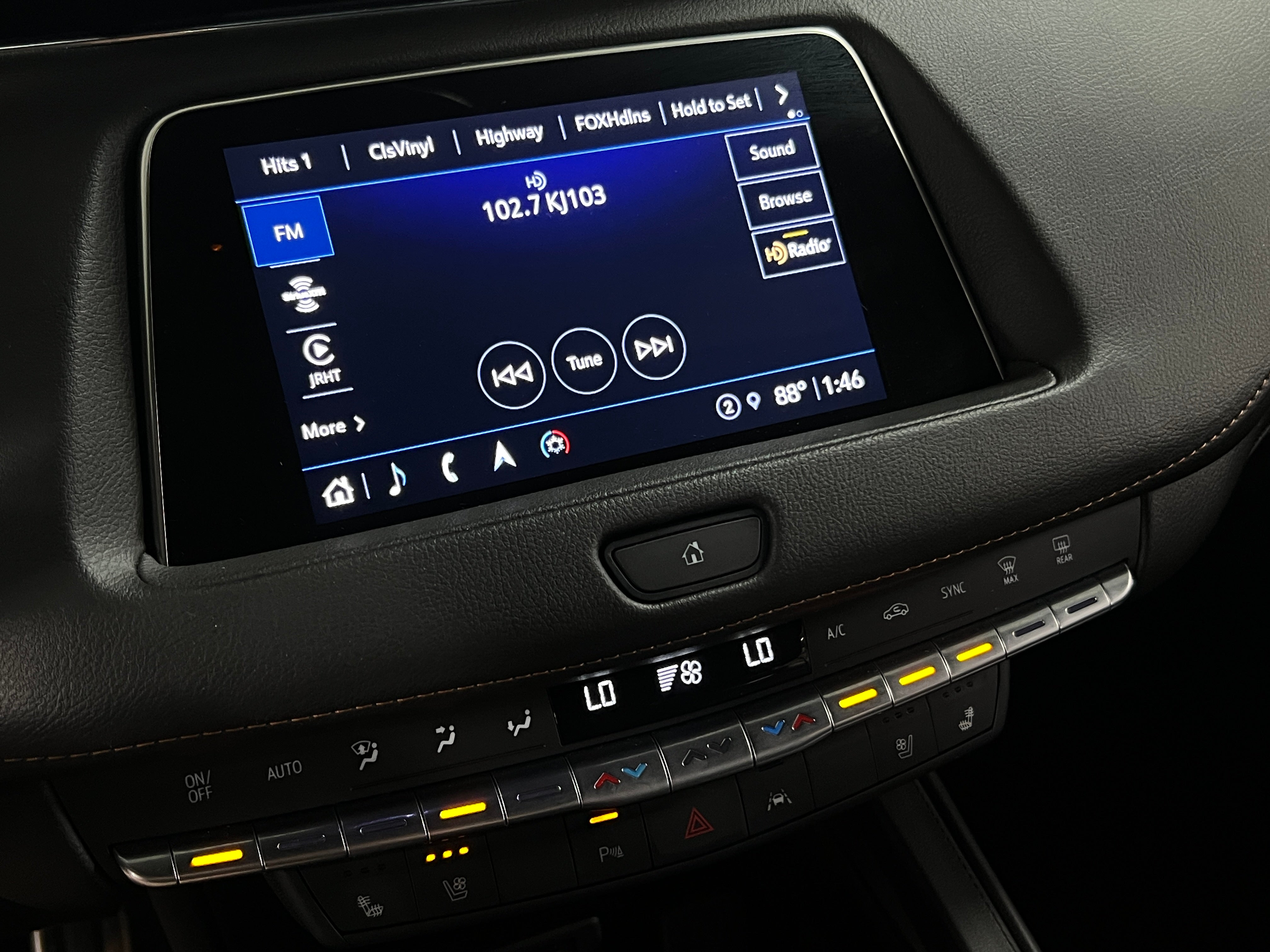 2023 Cadillac XT4 Sport 3