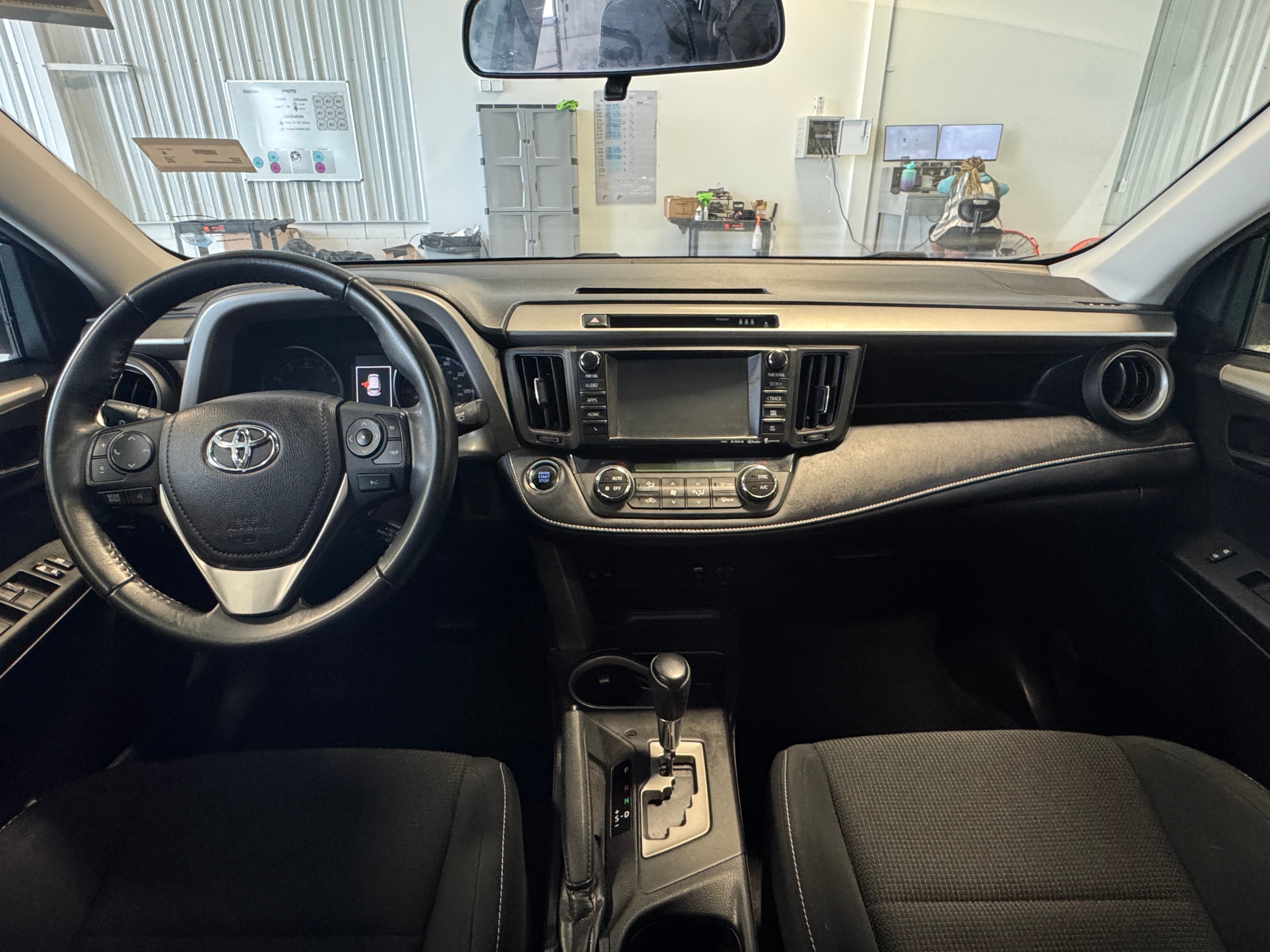 2018 Toyota RAV4 XLE 3