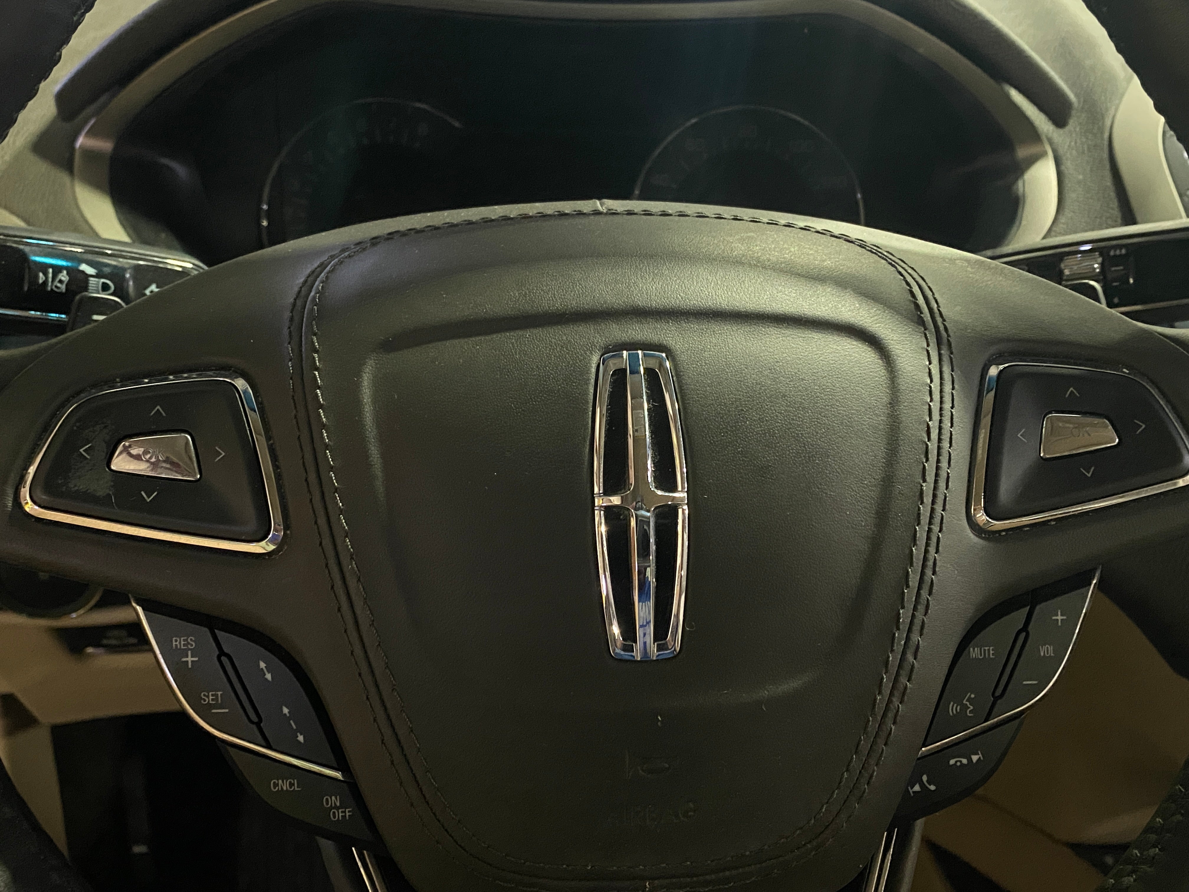 Thumbnail: 2020 Lincoln MKZ - 4
