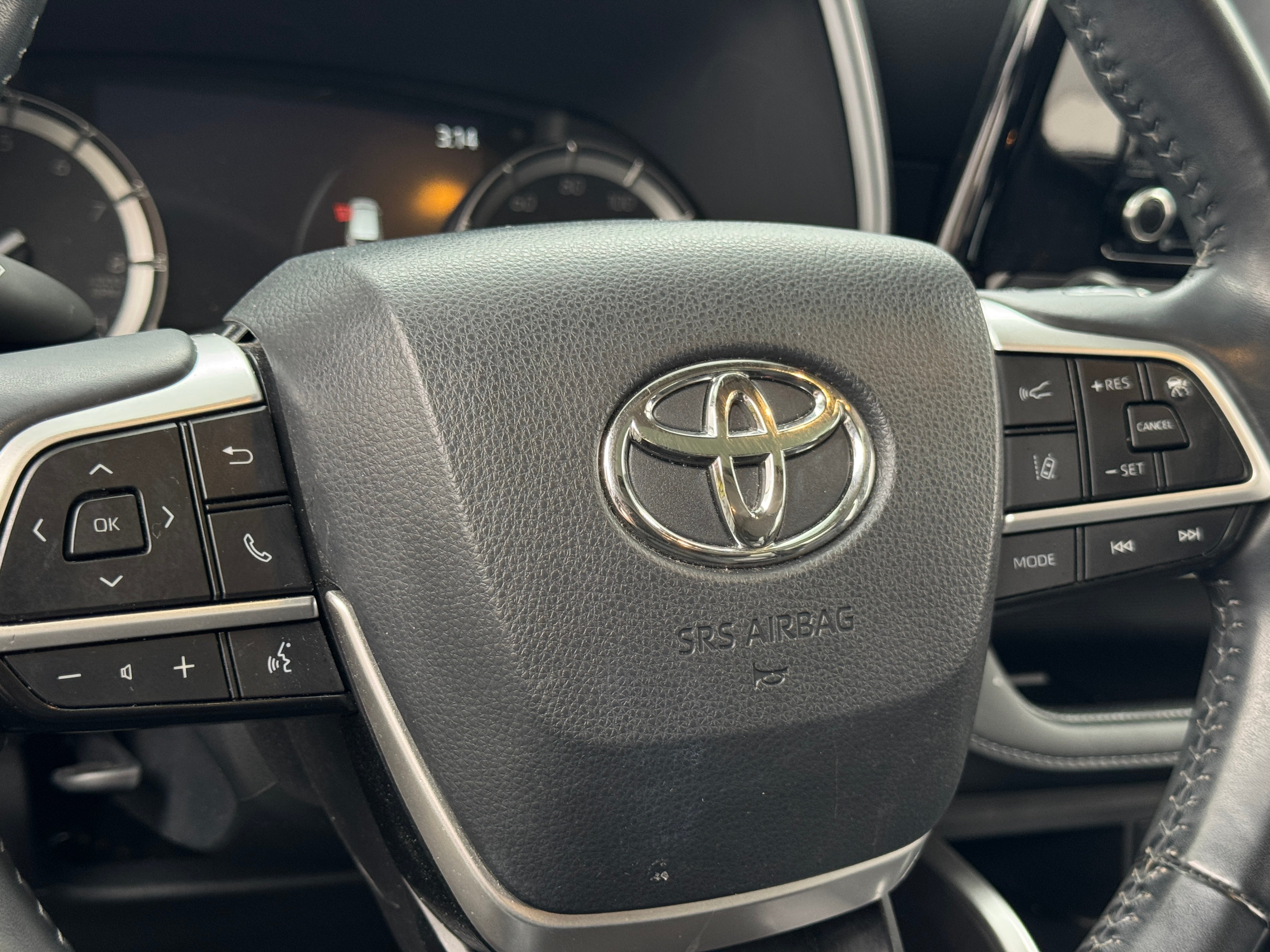 Thumbnail: 2022 Toyota Highlander - 4