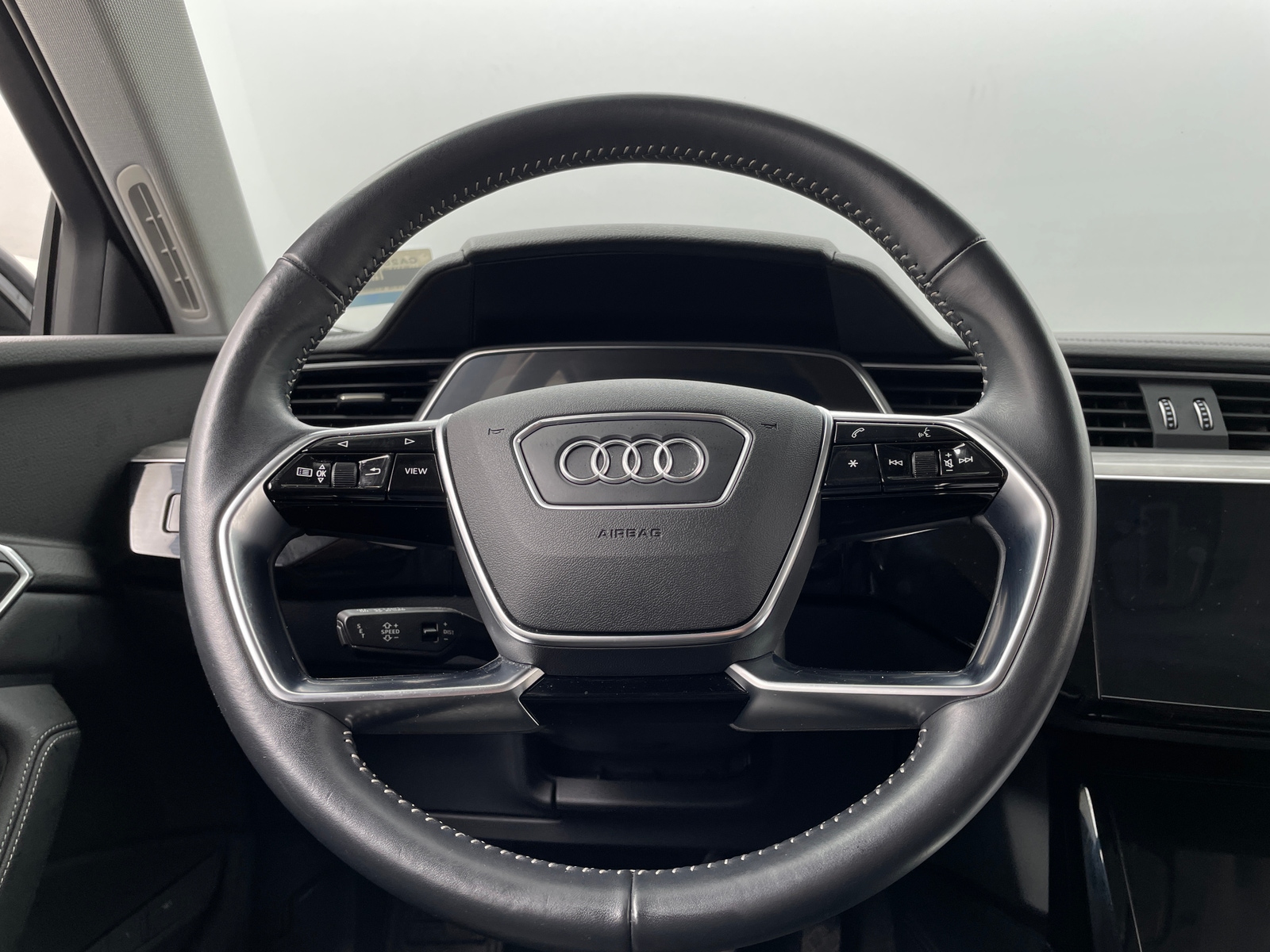 Thumbnail: 2021 Audi e-tron - 4