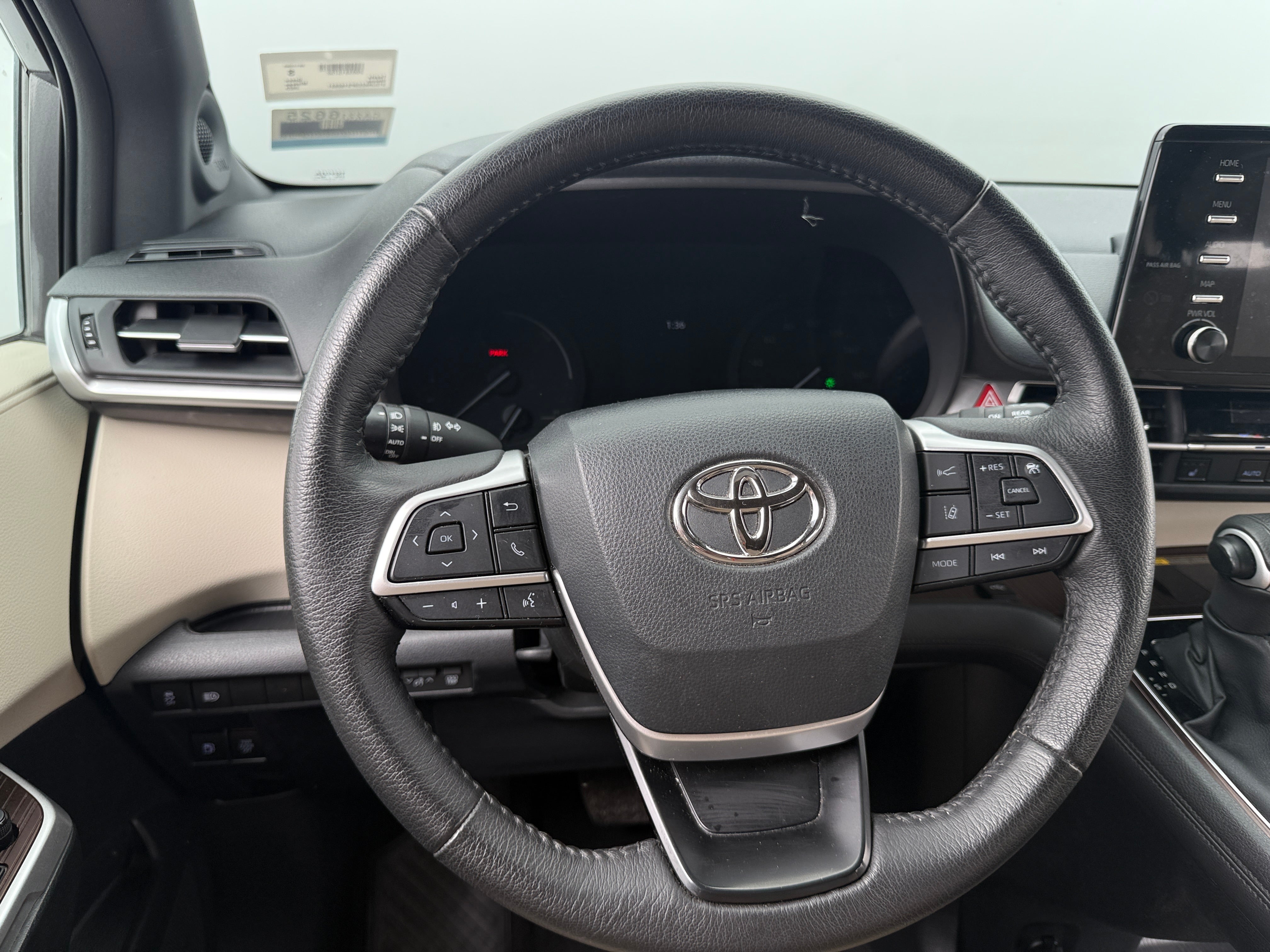 Thumbnail: 2023 Toyota Sienna - 4