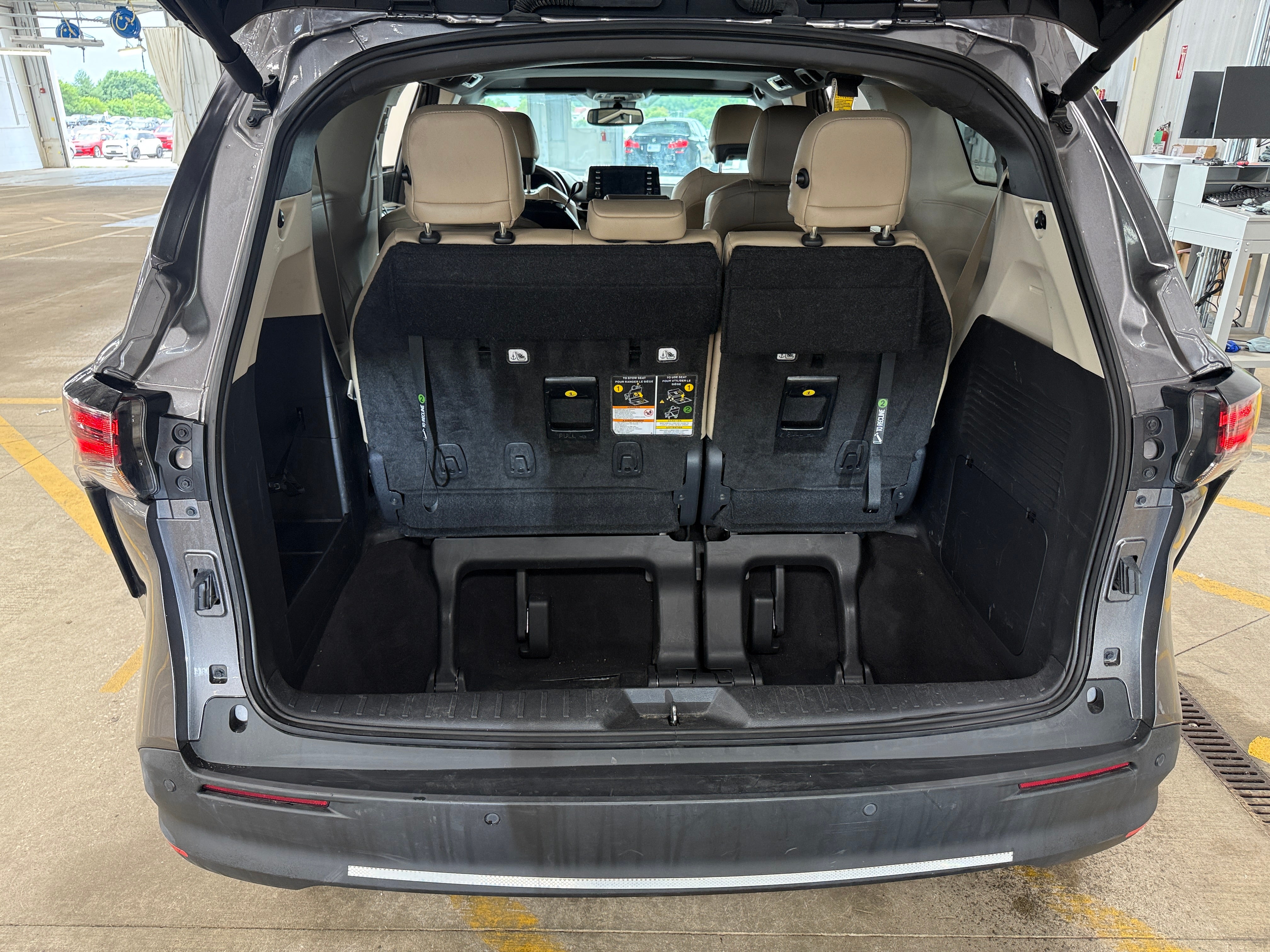 Thumbnail: 2023 Toyota Sienna - 6
