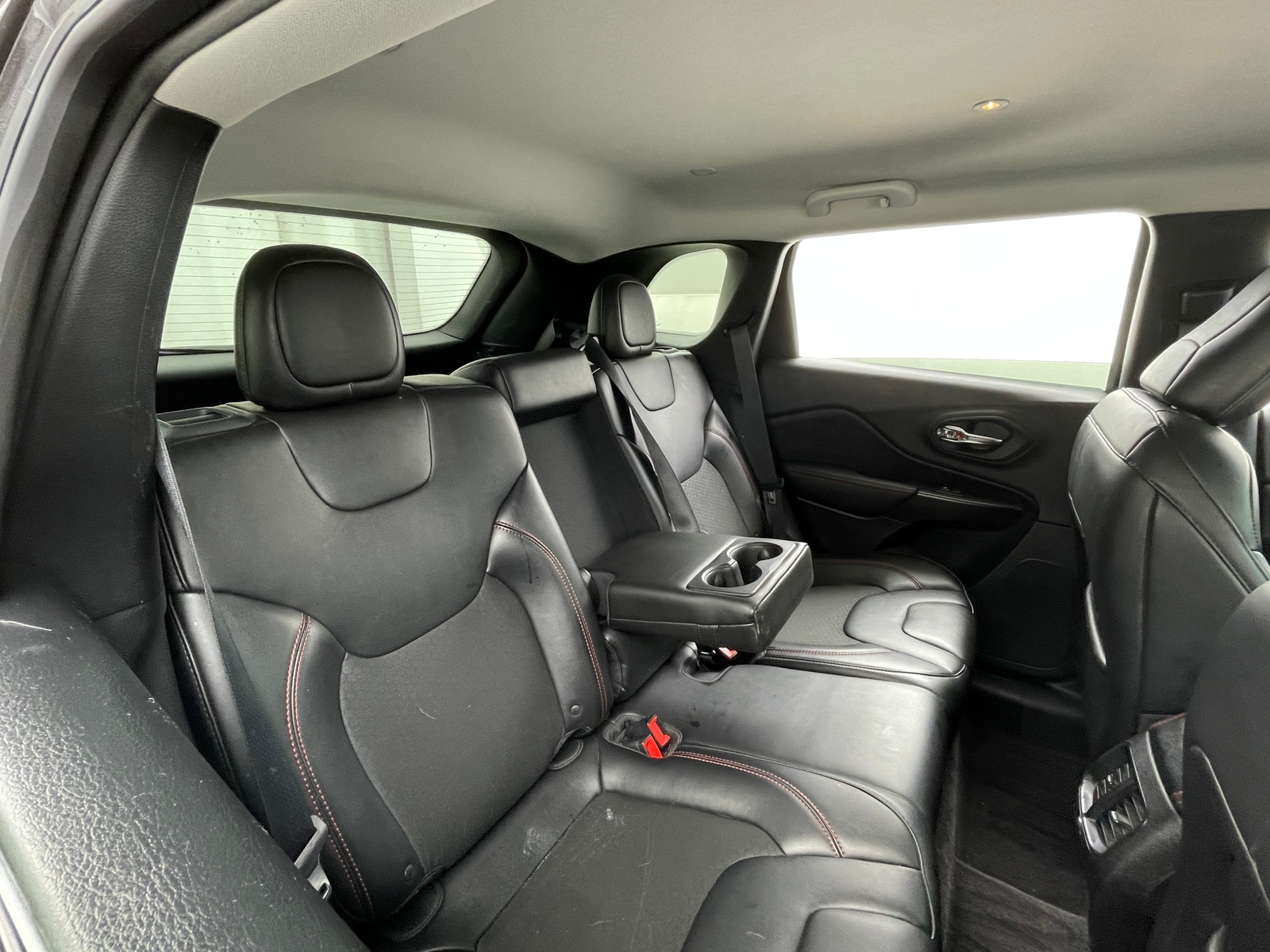Thumbnail: 2019 Jeep Cherokee - 6