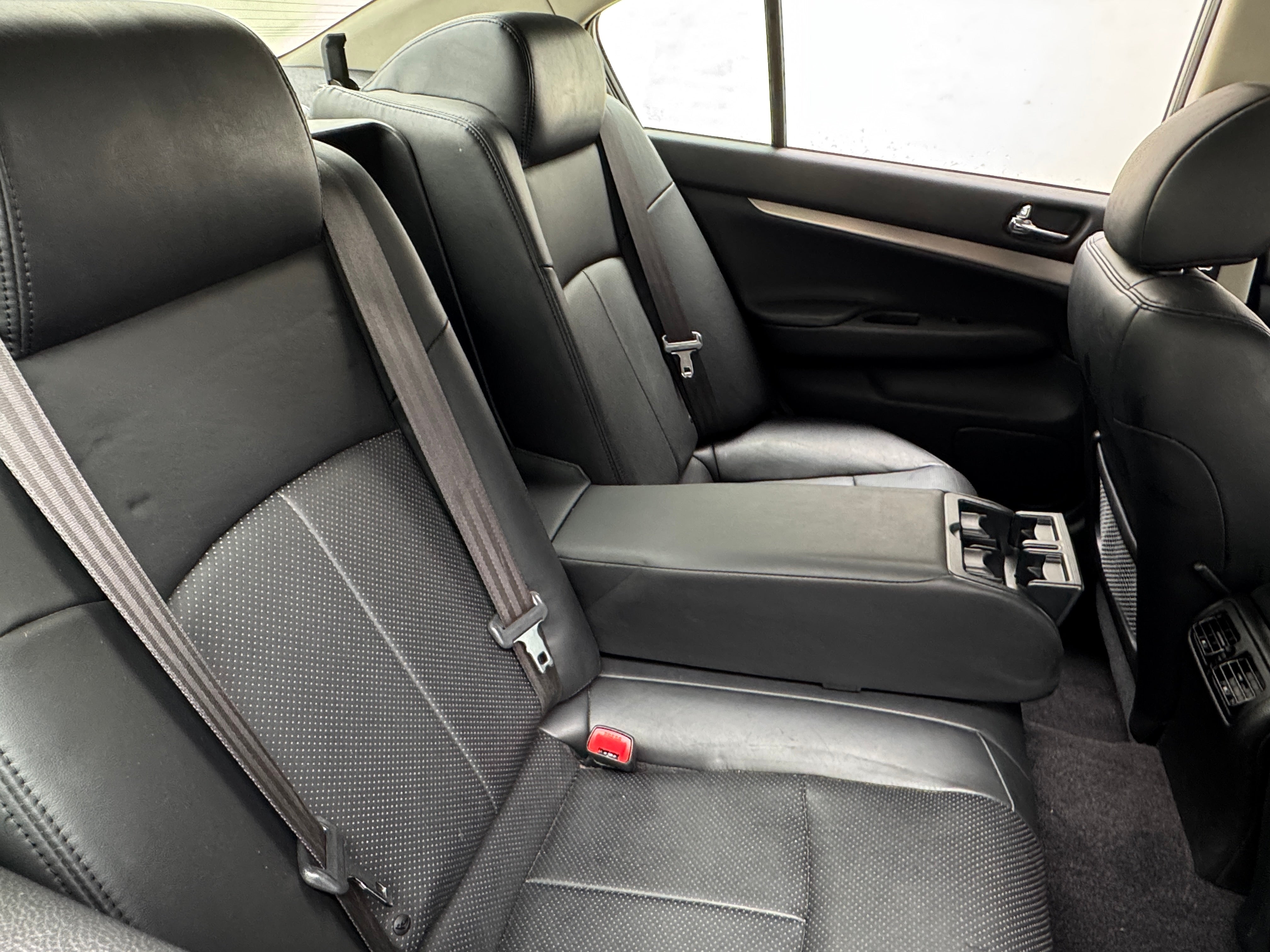 2012 INFINITI G37 X 5