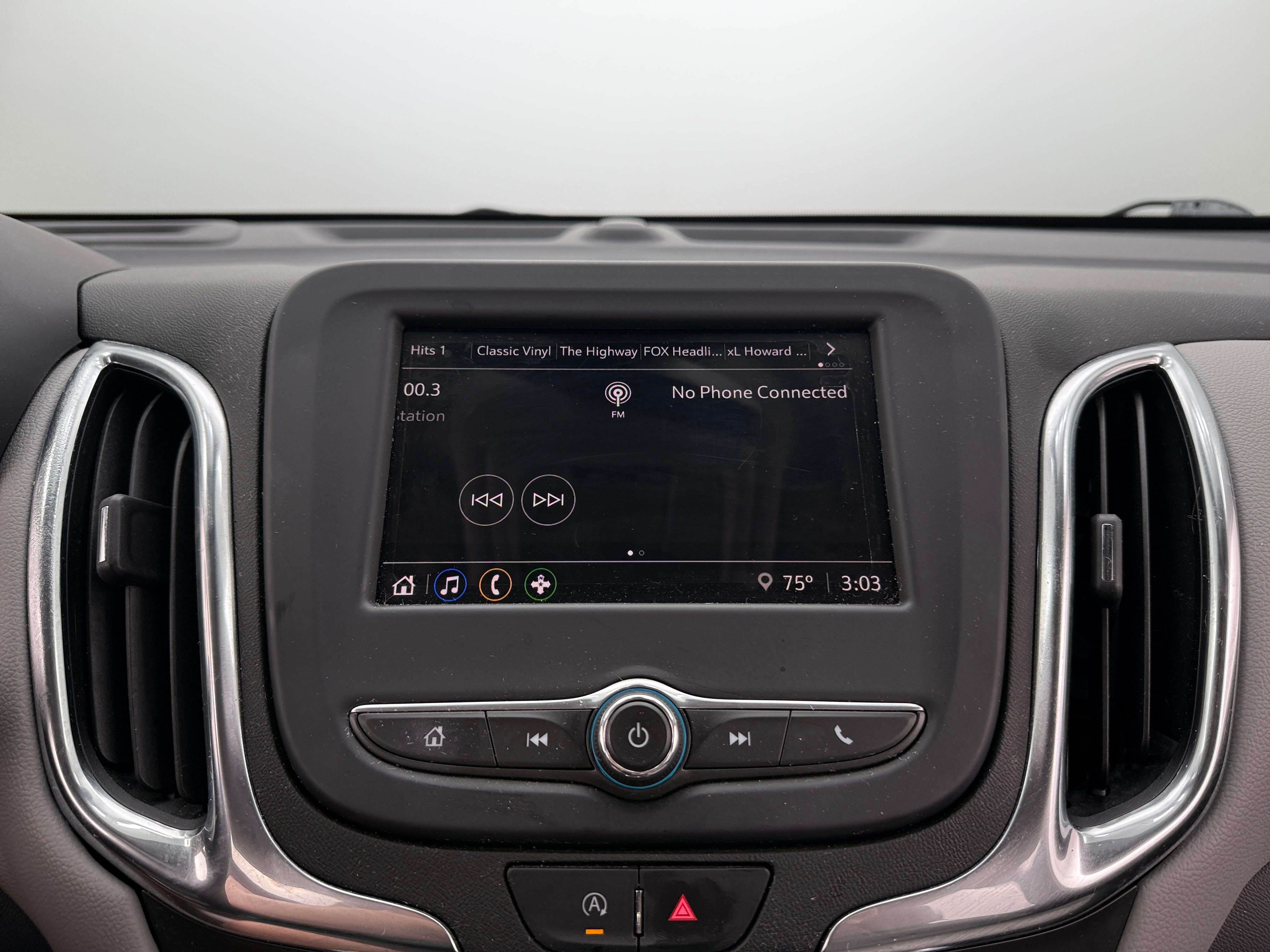Thumbnail: 2022 Chevrolet Equinox - 4