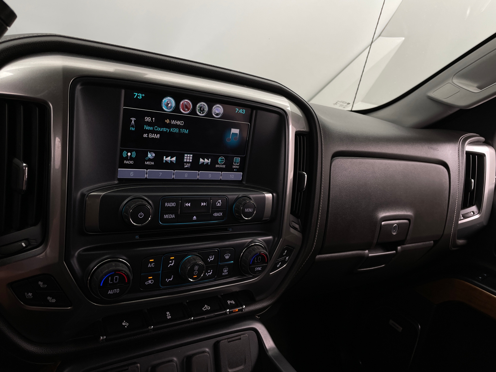 Thumbnail: 2018 Chevrolet Silverado 1500 - 3