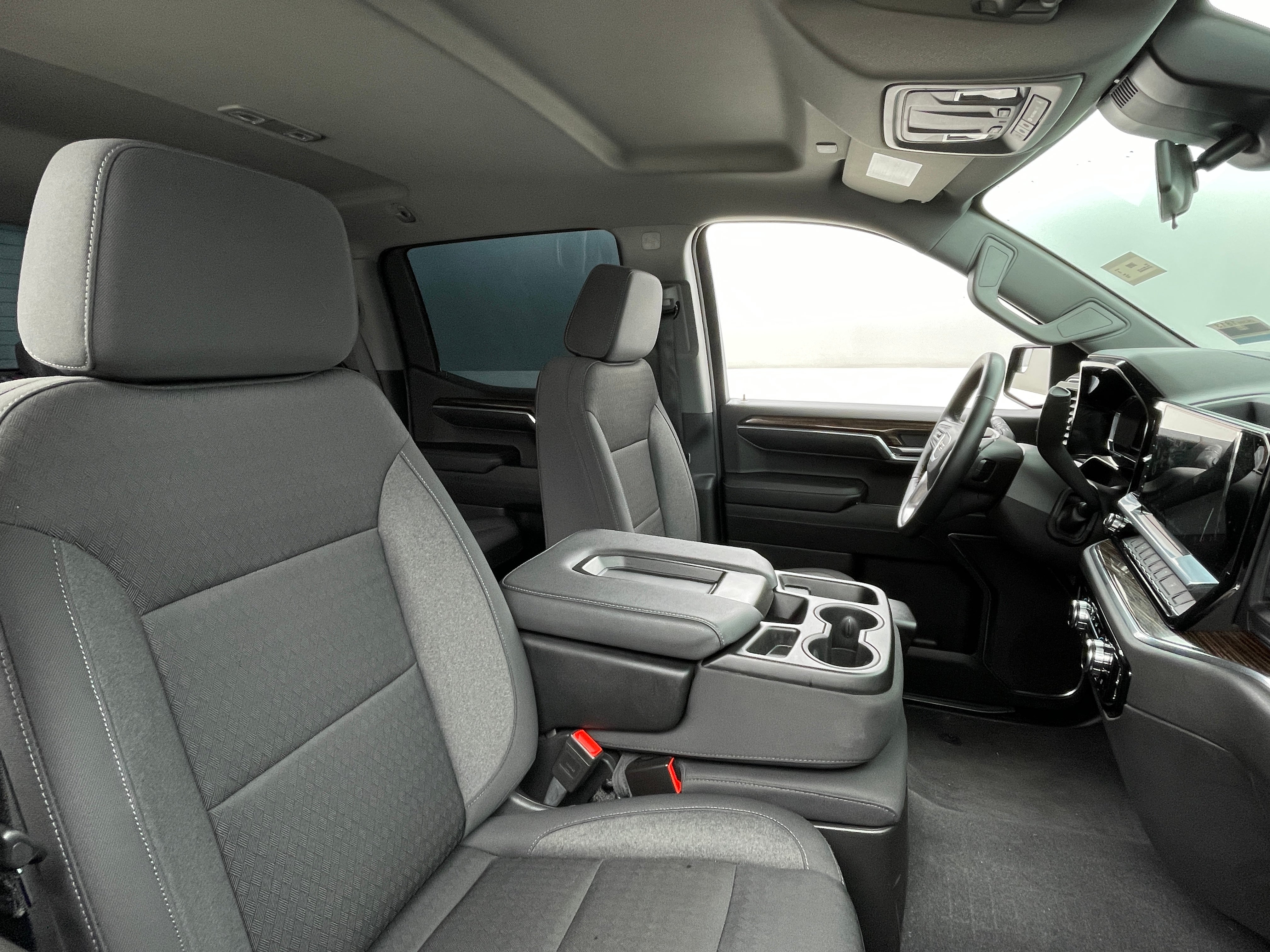 2024 GMC Sierra 1500 Elevation 2