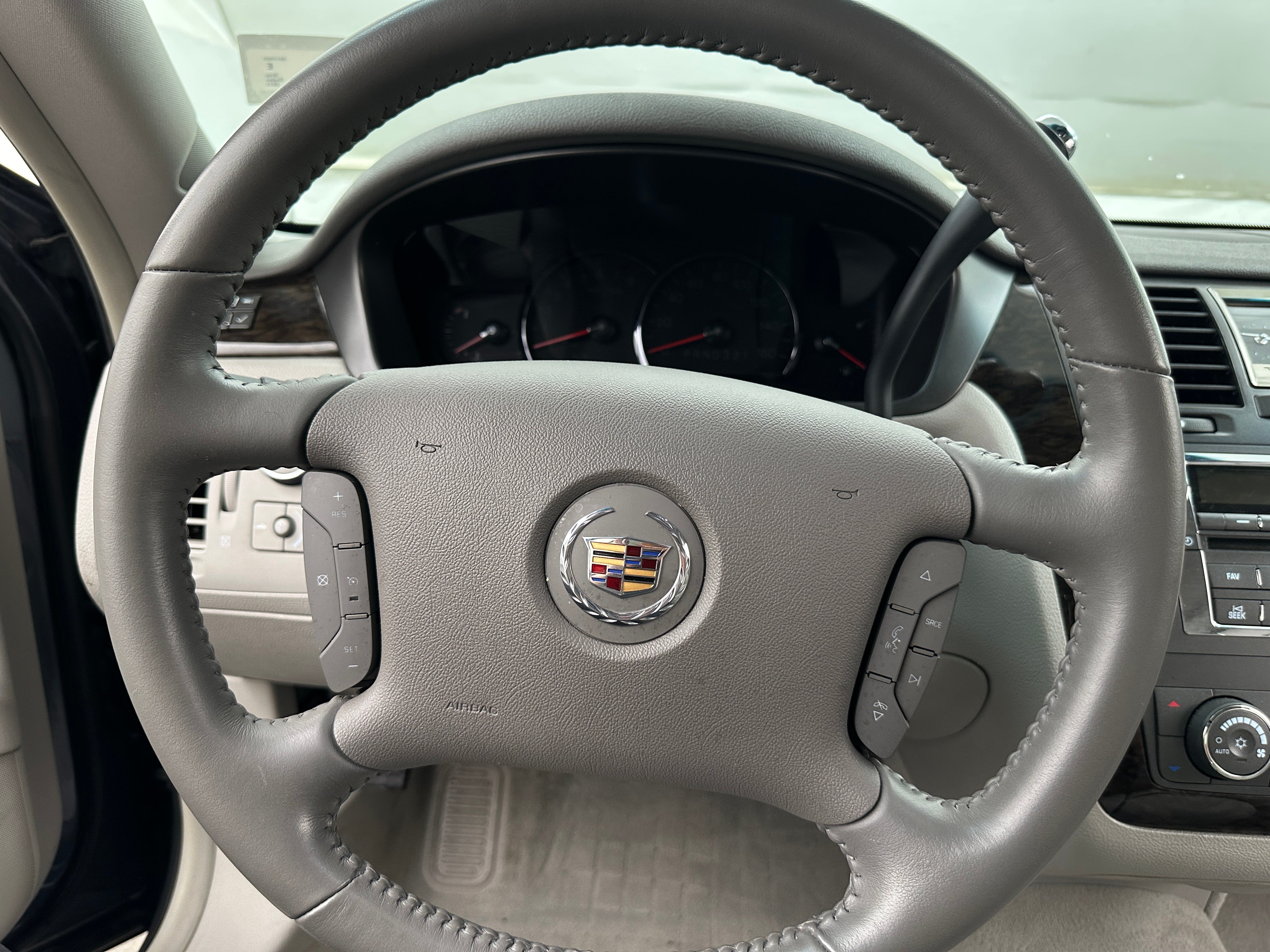 Thumbnail: 2011 Cadillac DTS - 4