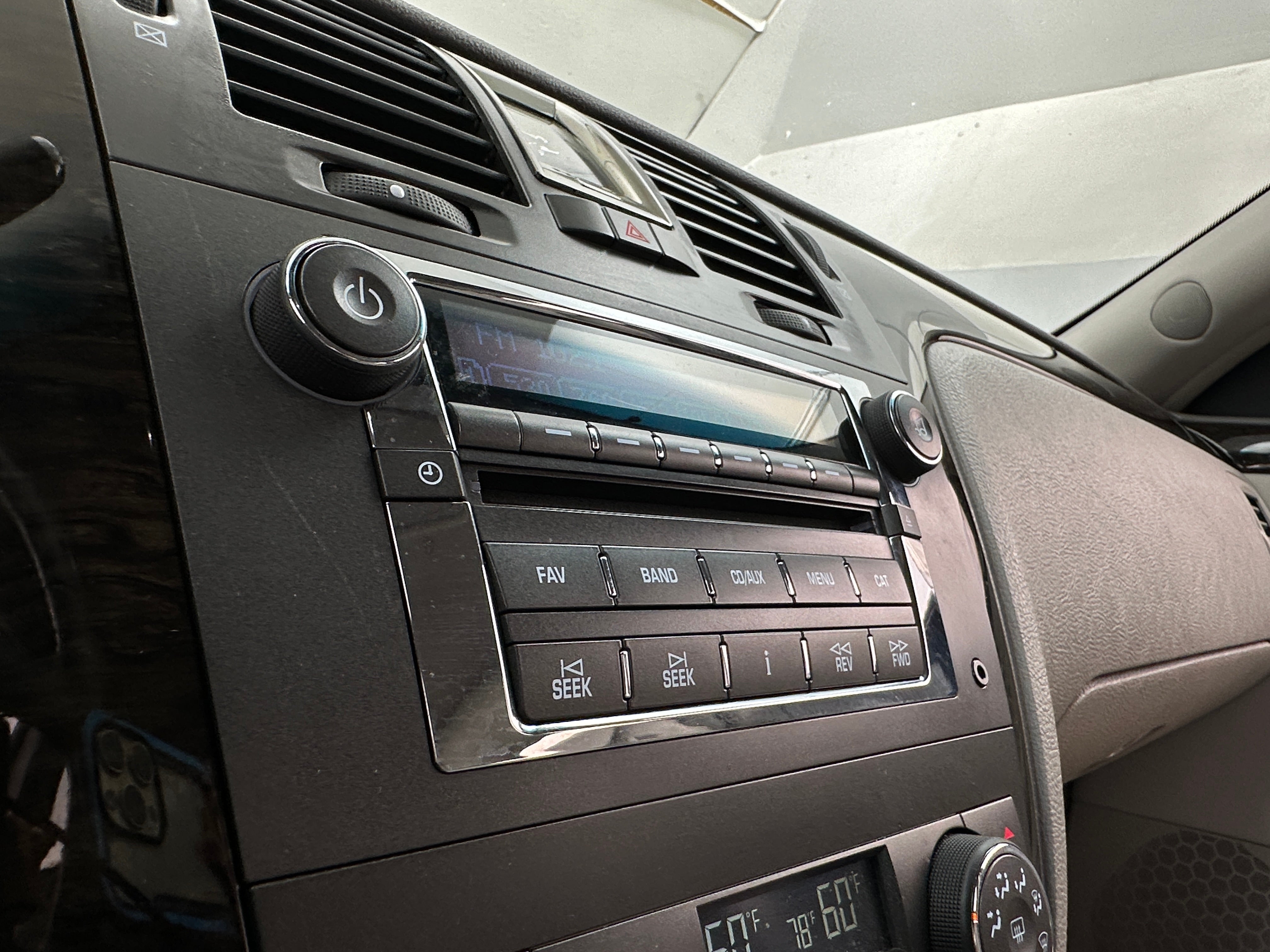 Thumbnail: 2011 Cadillac DTS - 3