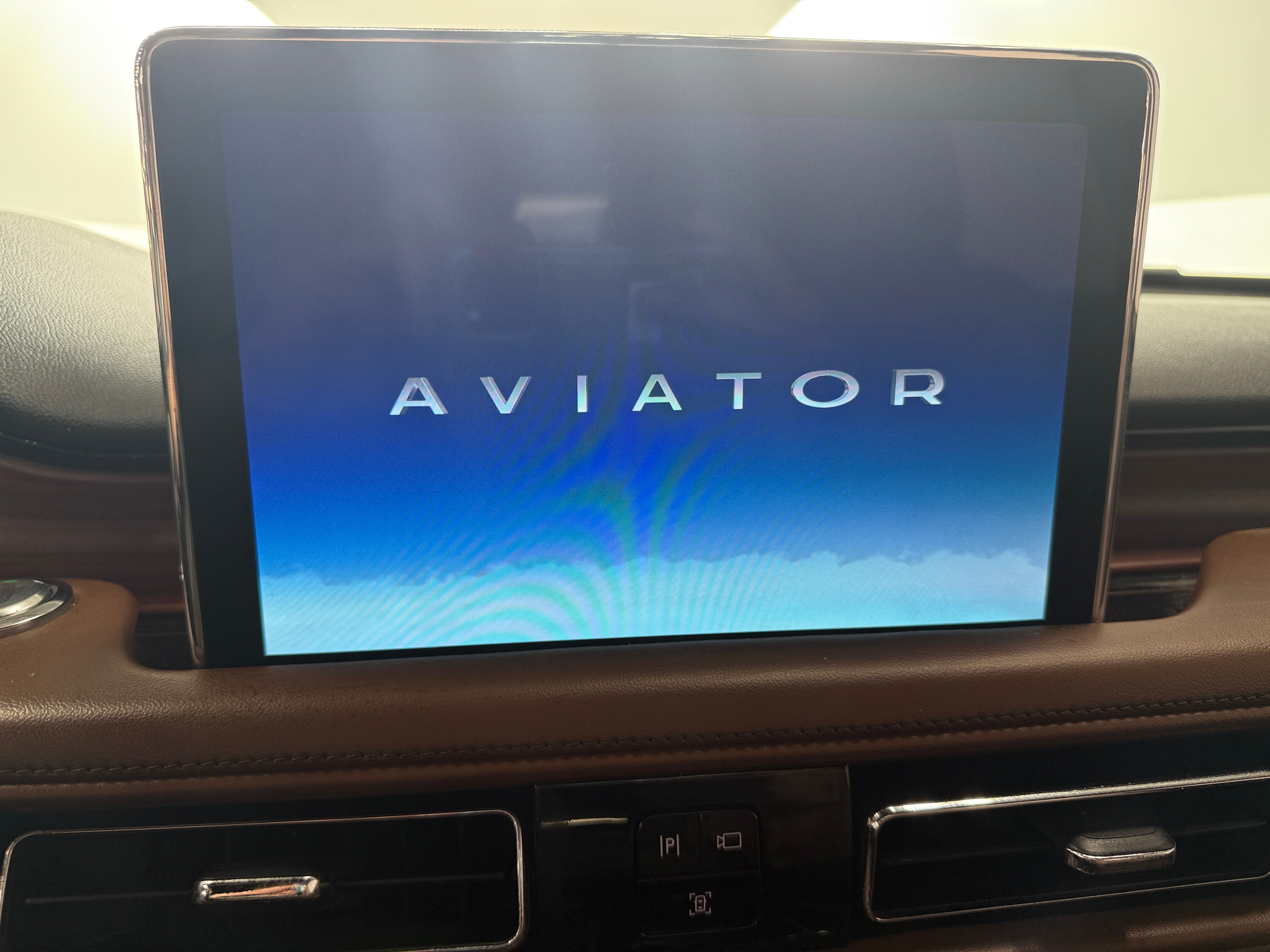 Thumbnail: 2021 Lincoln Aviator - 4