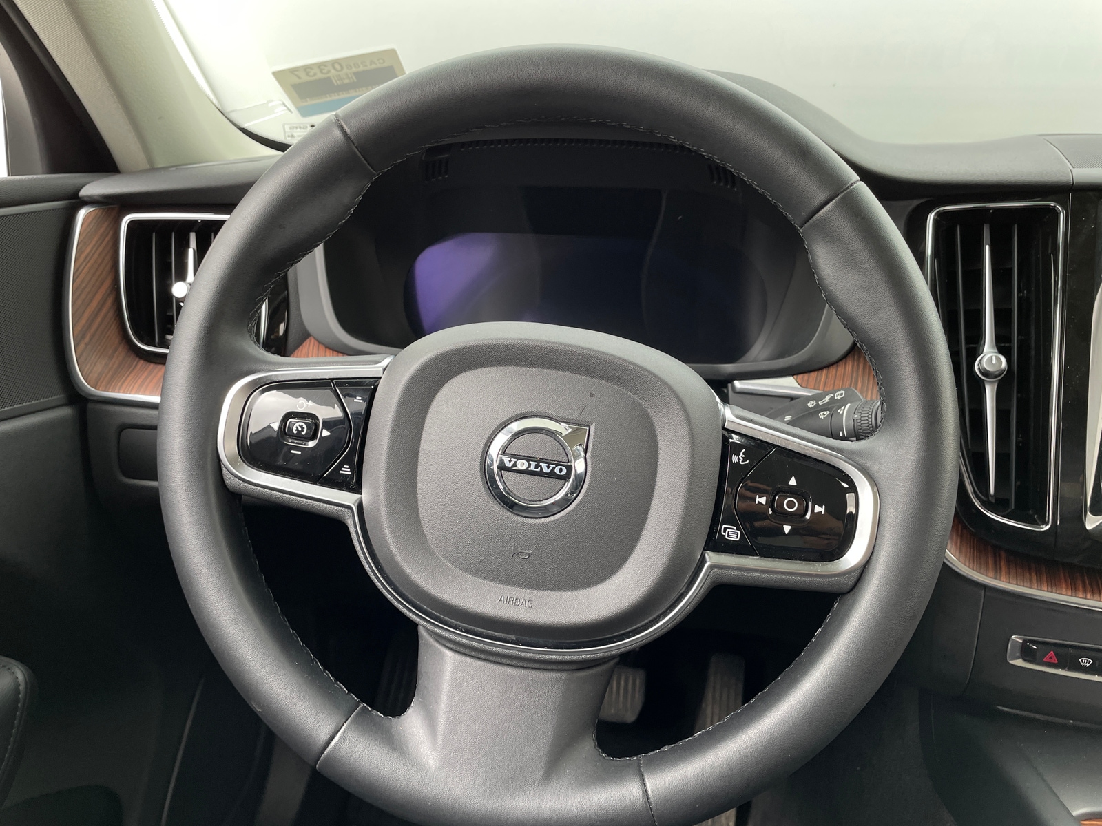 Thumbnail: 2023 Volvo XC60 - 4